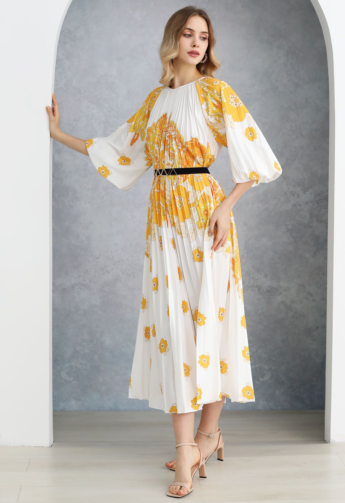 Blossoming Day - Robe longue plissée aquarelle en jaune