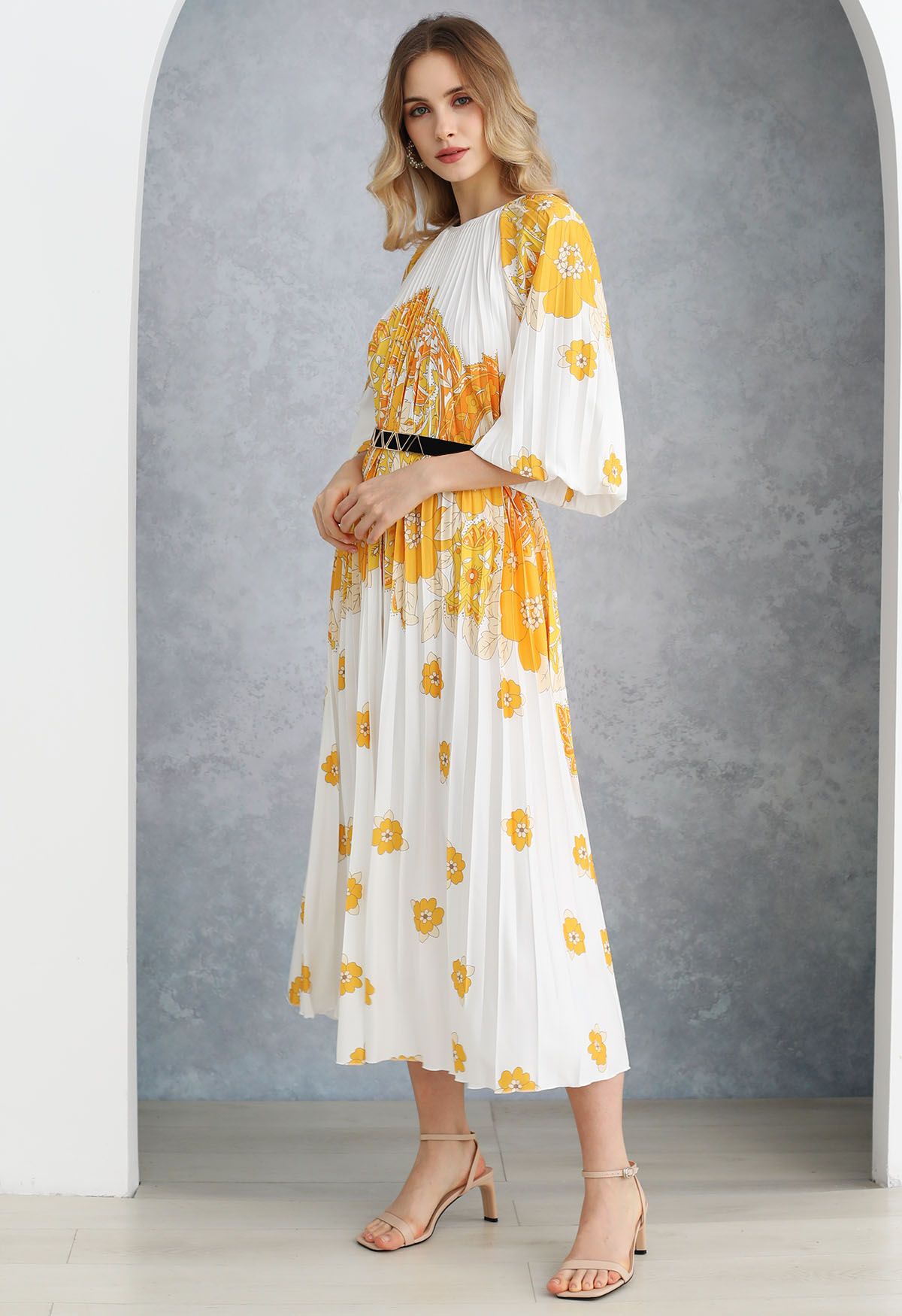 Blossoming Day - Robe longue plissée aquarelle en jaune