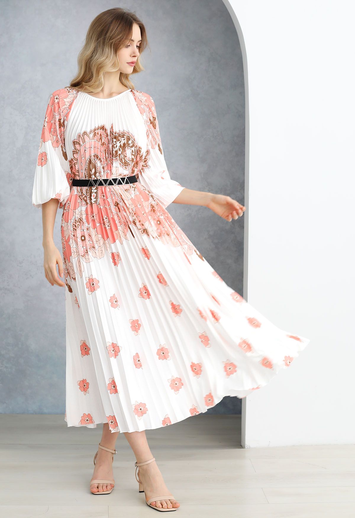 Blossoming Day - Robe longue plissée aquarelle en corail