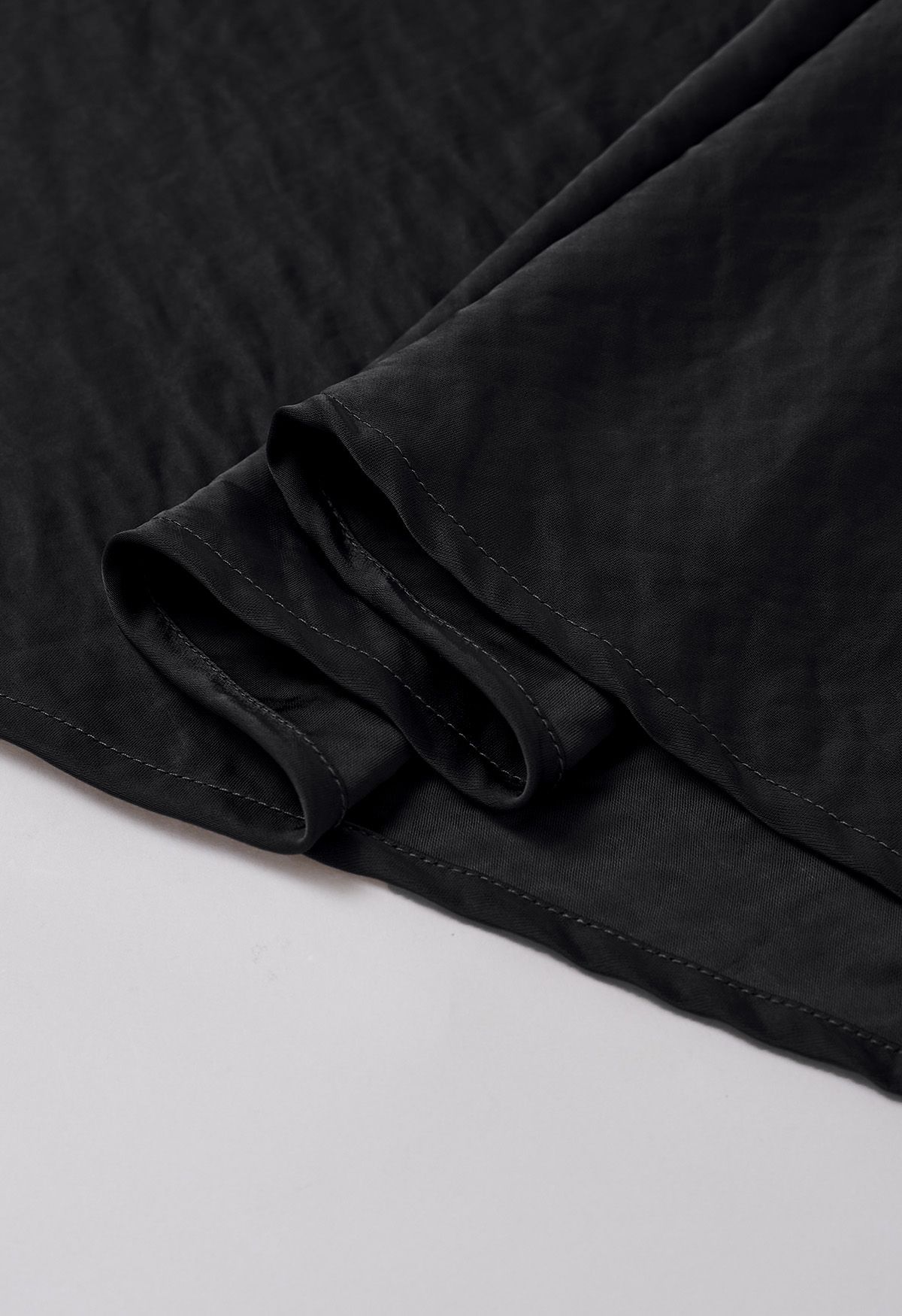 Jupe longue en satin texturé avec cordon de serrage, noir