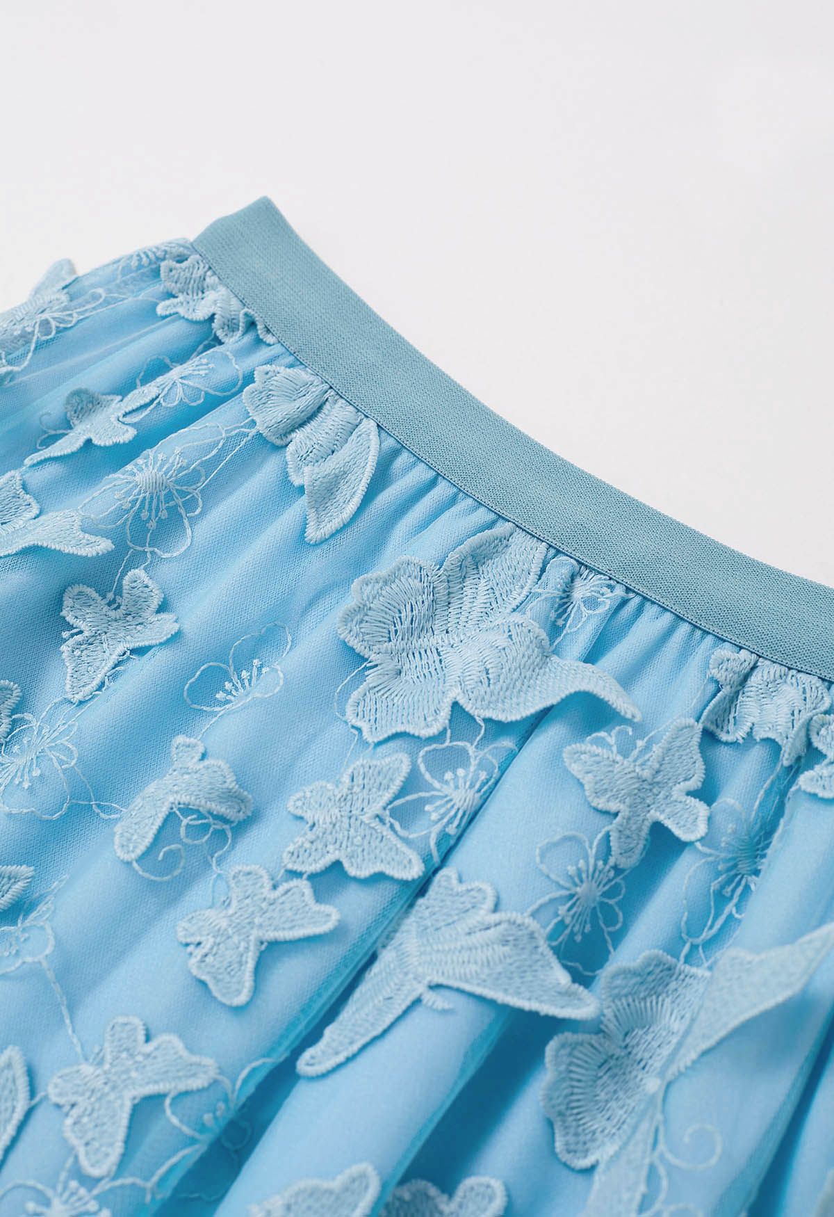 Jupe mi-longue en tulle brodée de papillons 3D Loveliness en bleu