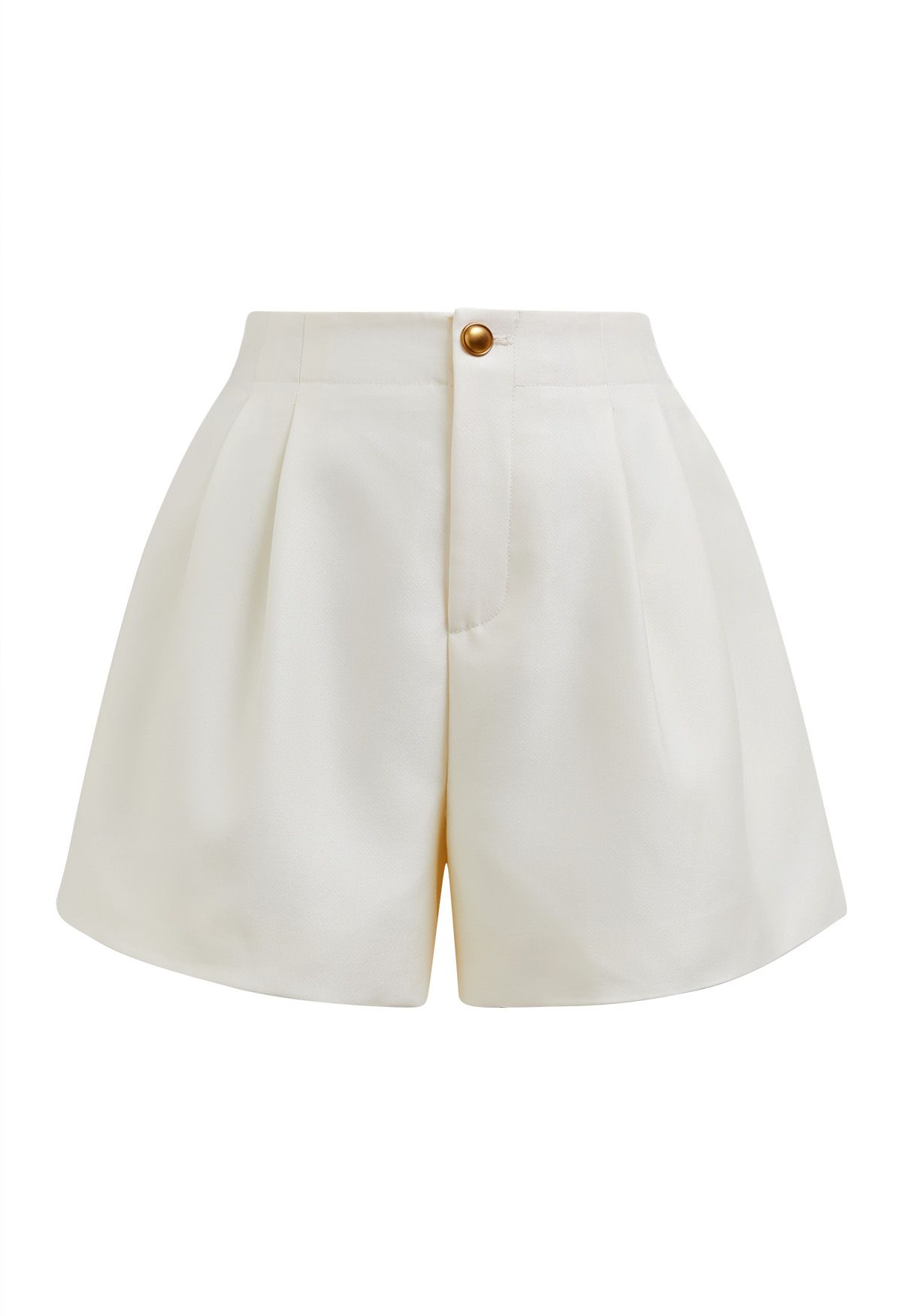 Short doré avec poches latérales et boutons en crème