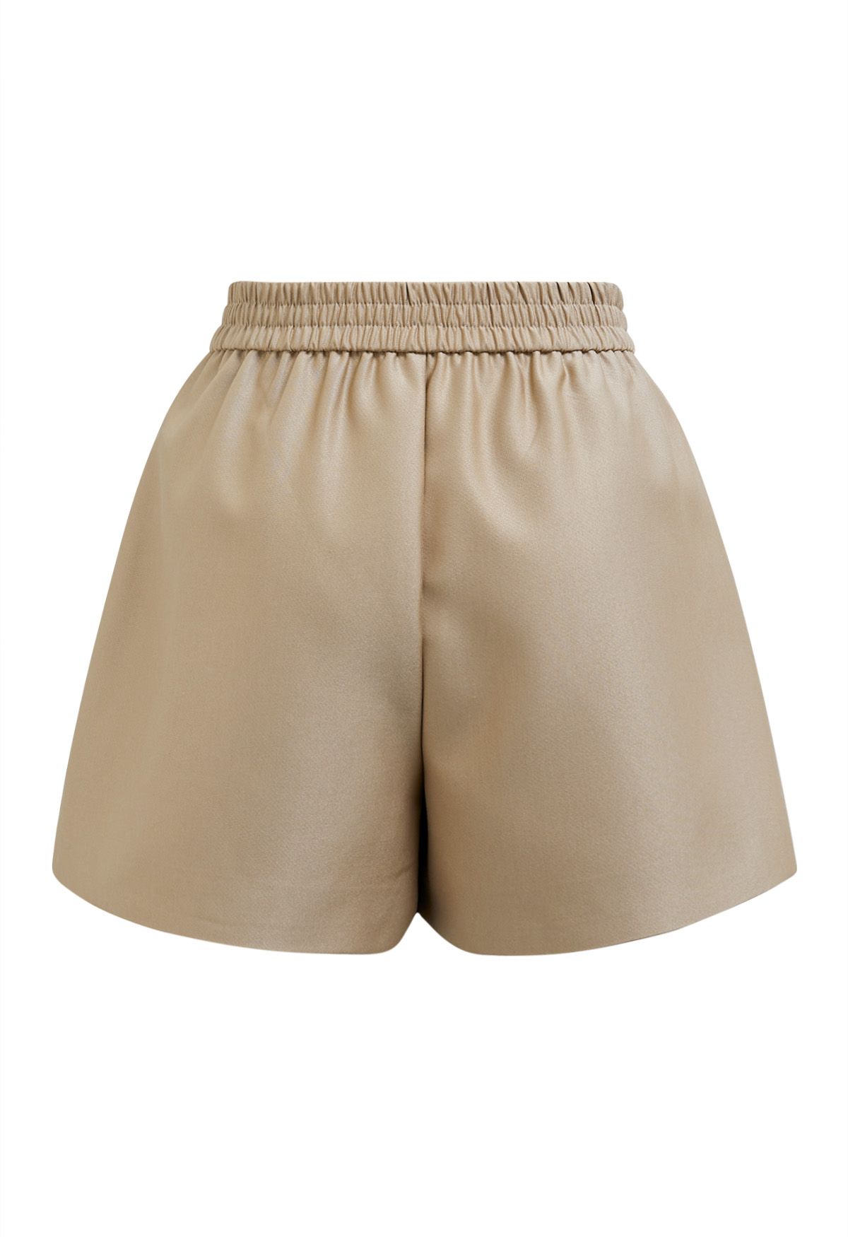 Short doré avec poches latérales et boutons dorés