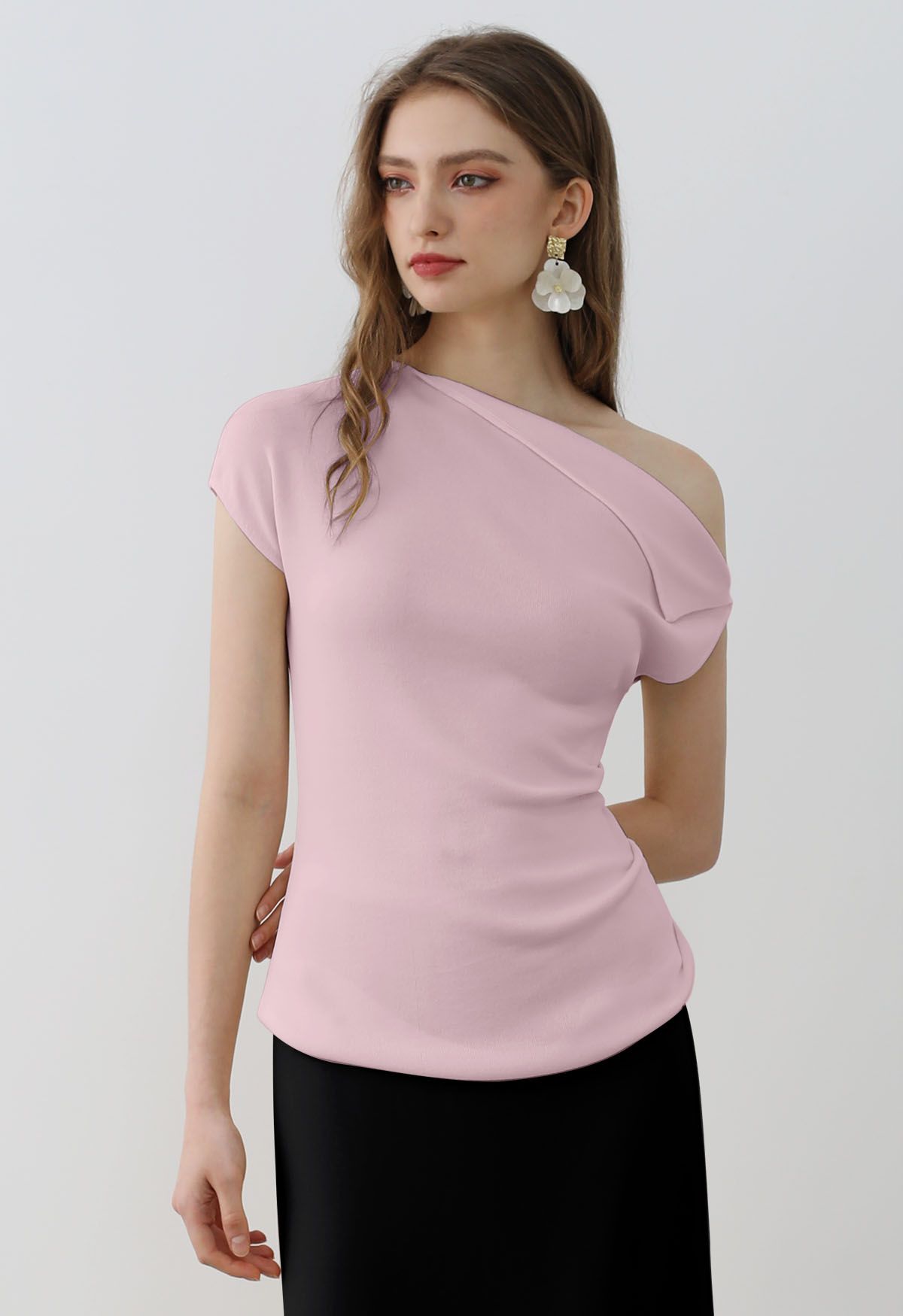 Haut en tricot asymétrique à col plié en rose