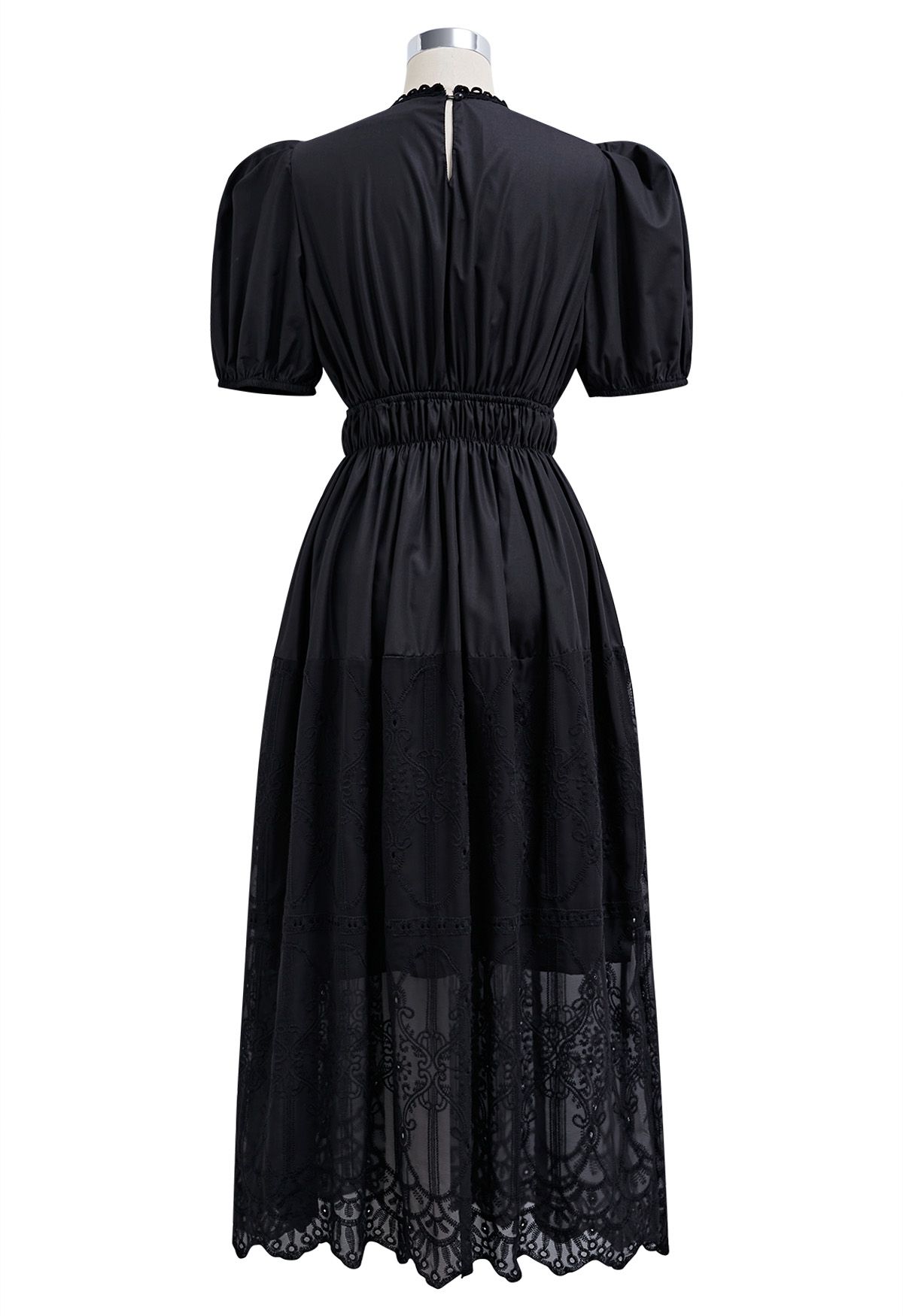 Robe épissé brodée à col en V et manches courtes bouffantes en noir