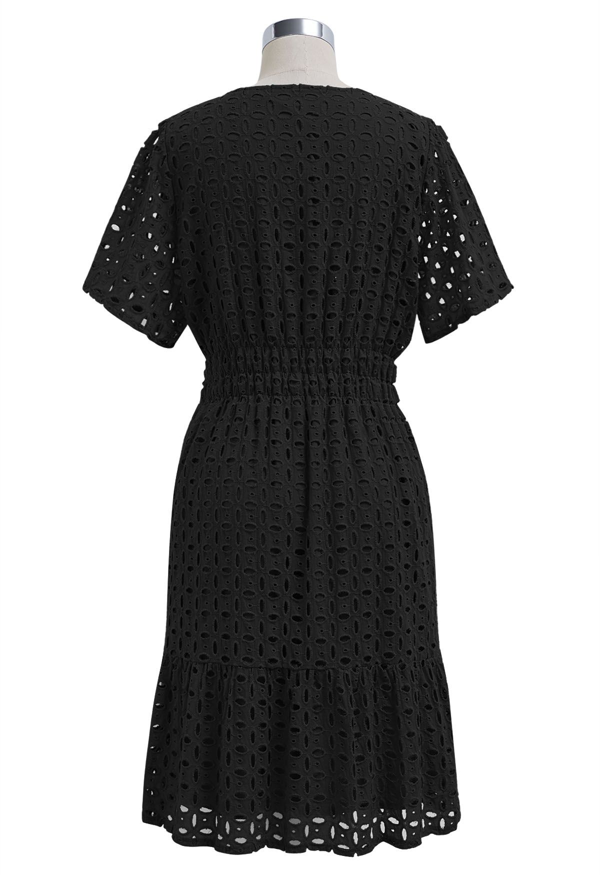 Robe en coton à col en V brodée d'œillets en noir