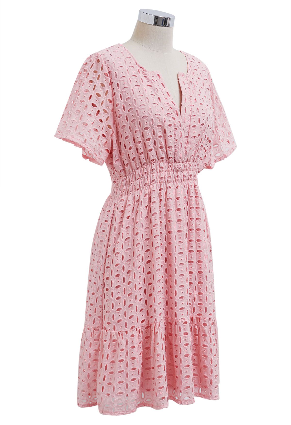 Robe en coton à col en V brodée d'œillets en rose