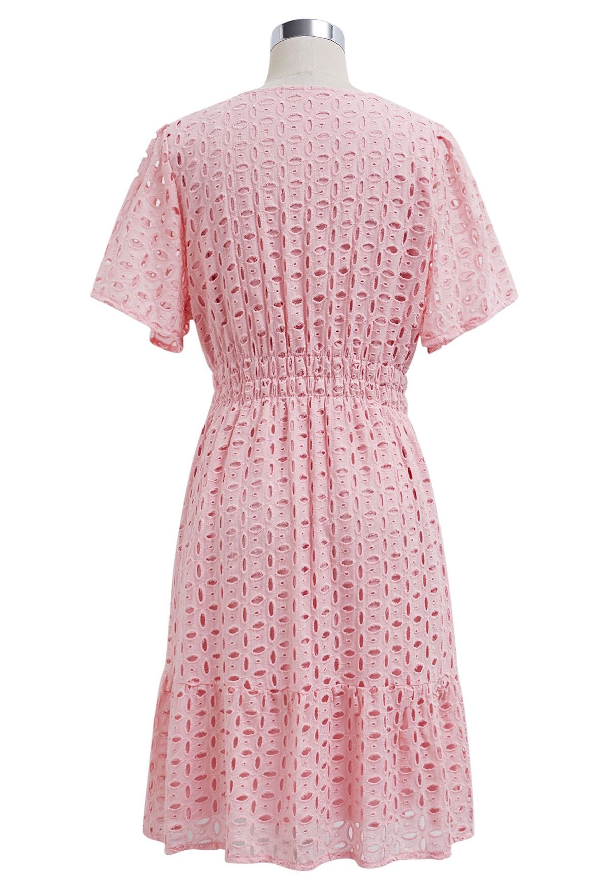 Robe en coton à col en V brodée d'œillets en rose