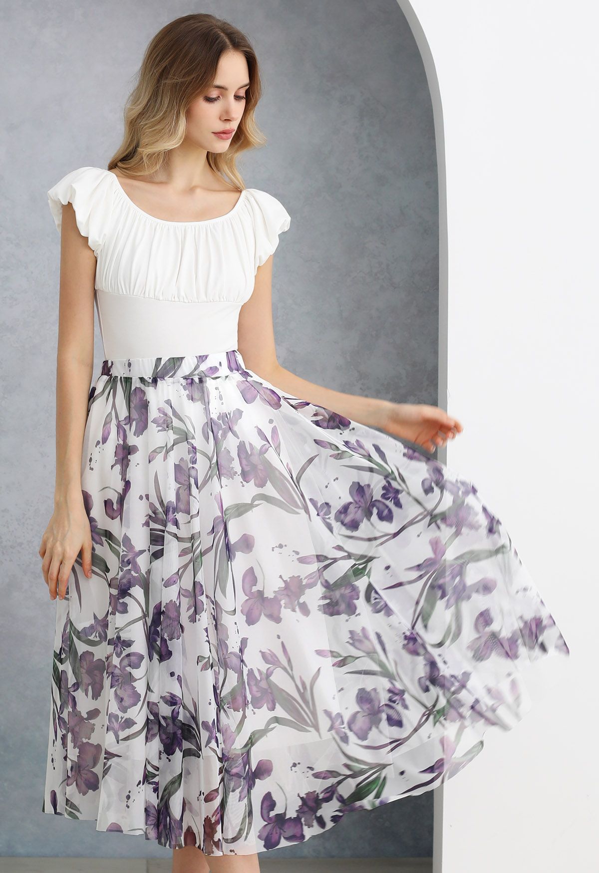 Jupe mi-longue en tulle à imprimé floral violet