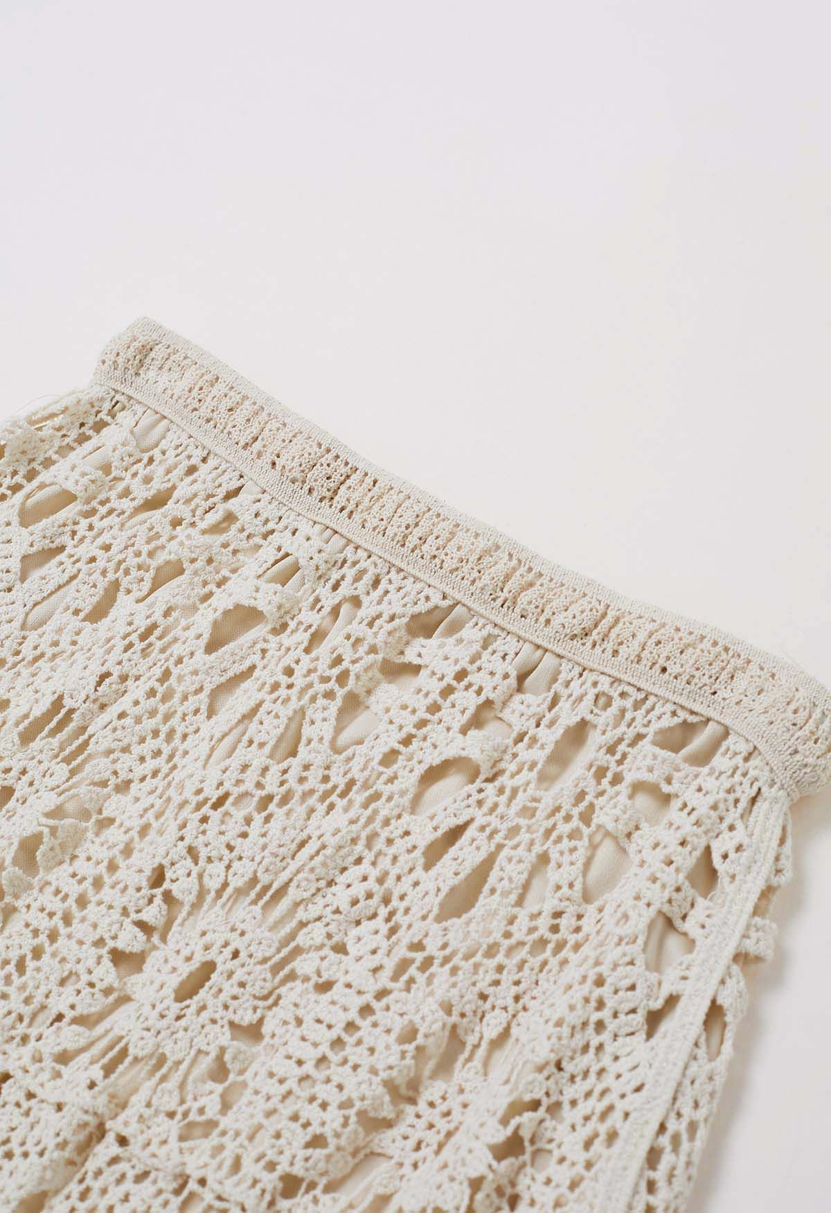 Jupe longue bohème au crochet découpée en sable