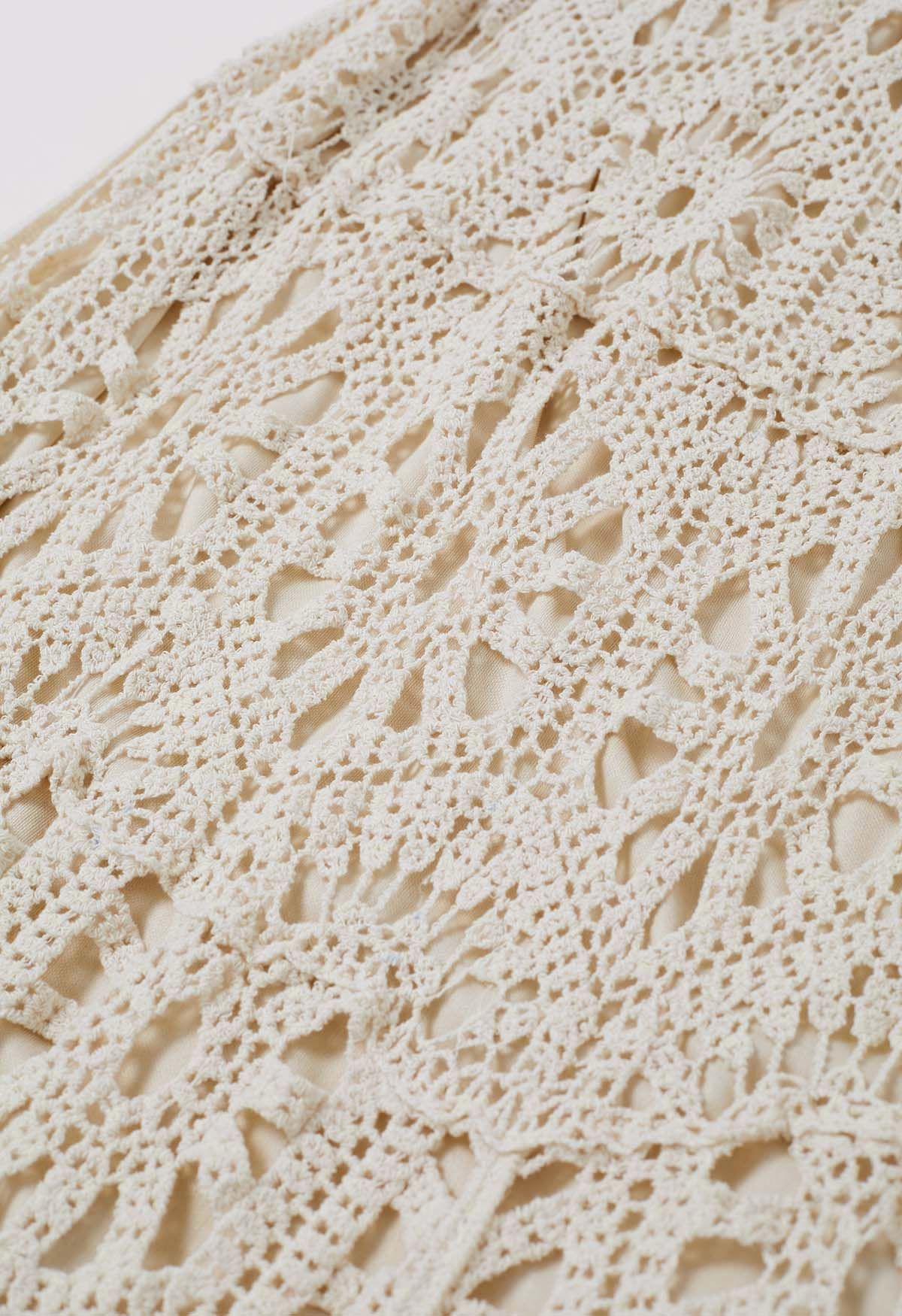 Jupe longue bohème au crochet découpée en sable