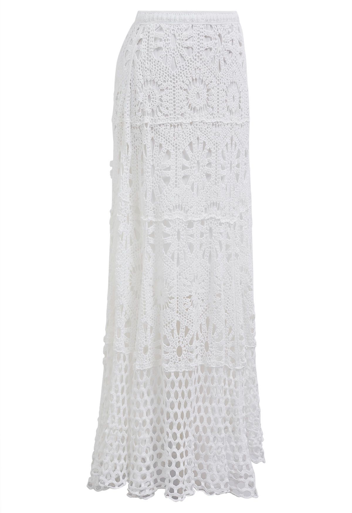 Jupe longue bohème au crochet découpée en blanc