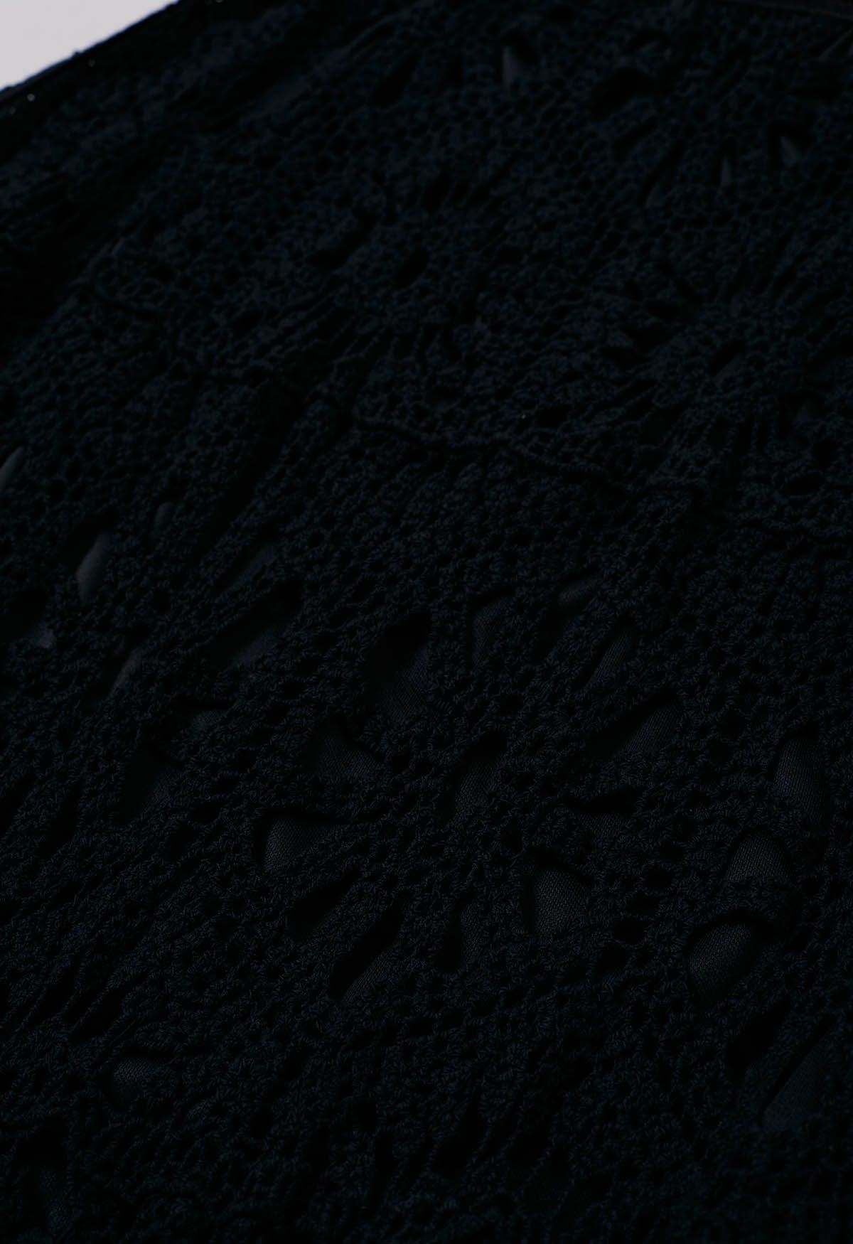 Jupe longue bohème au crochet découpée en noir