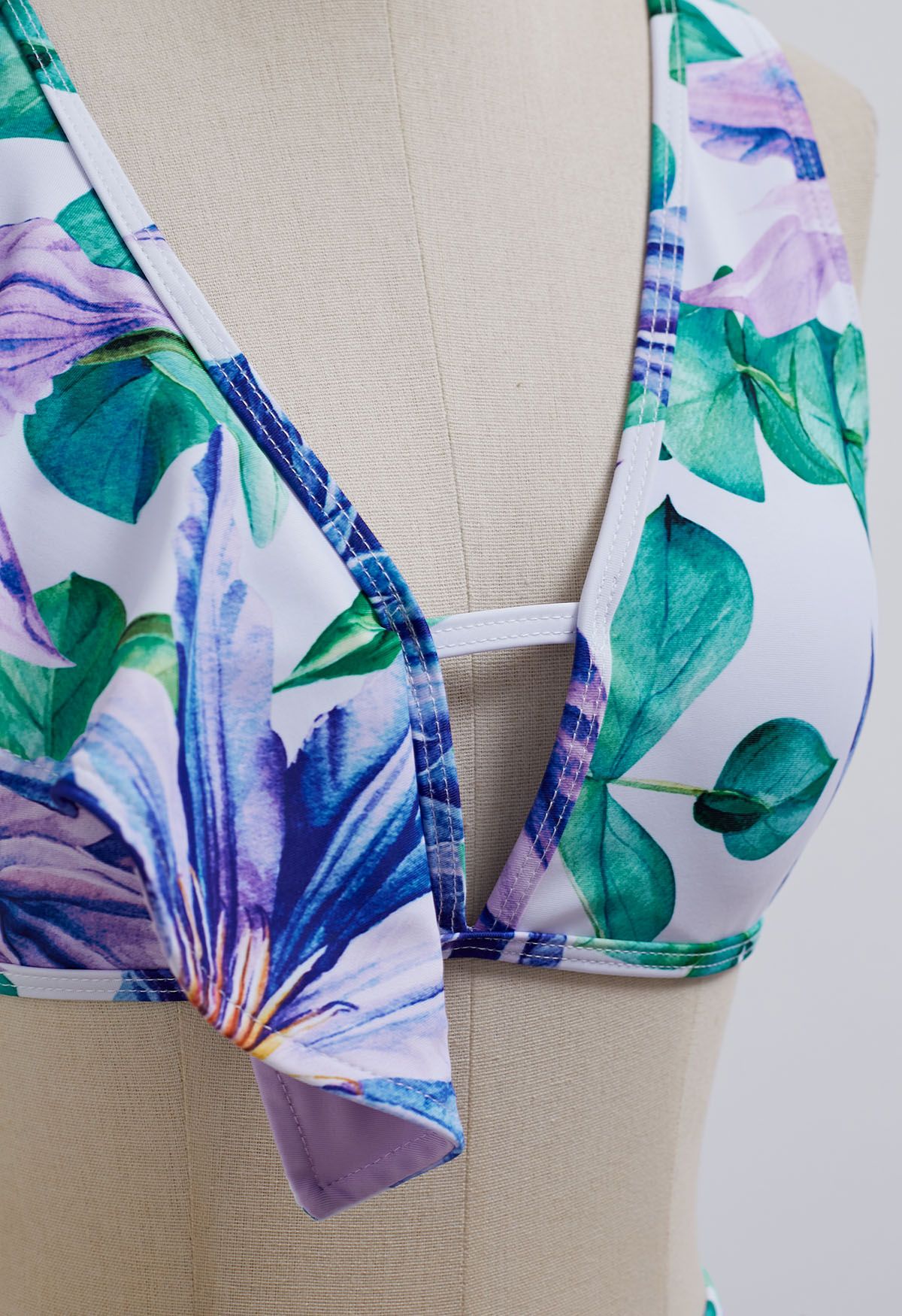 Ensemble de bikini violet à volants et imprimé floral