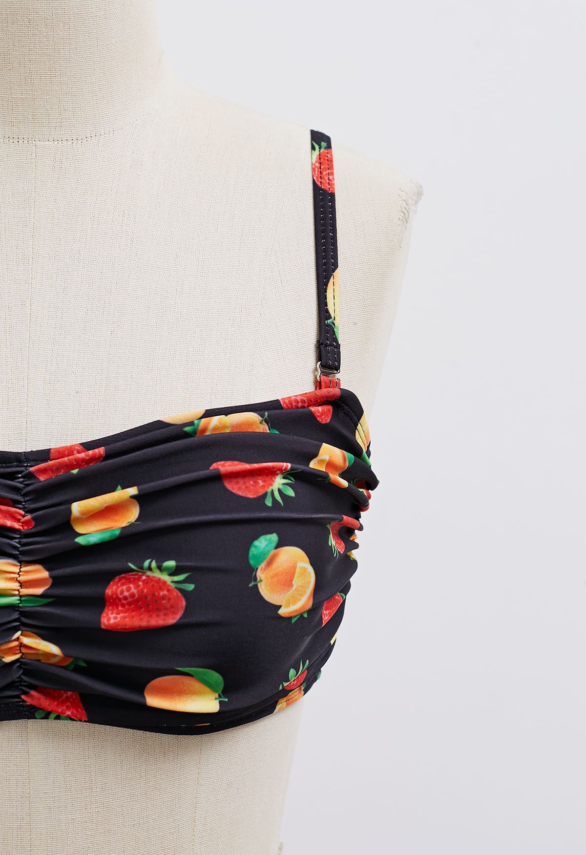 Ensemble bikini imprimé fruits en noir