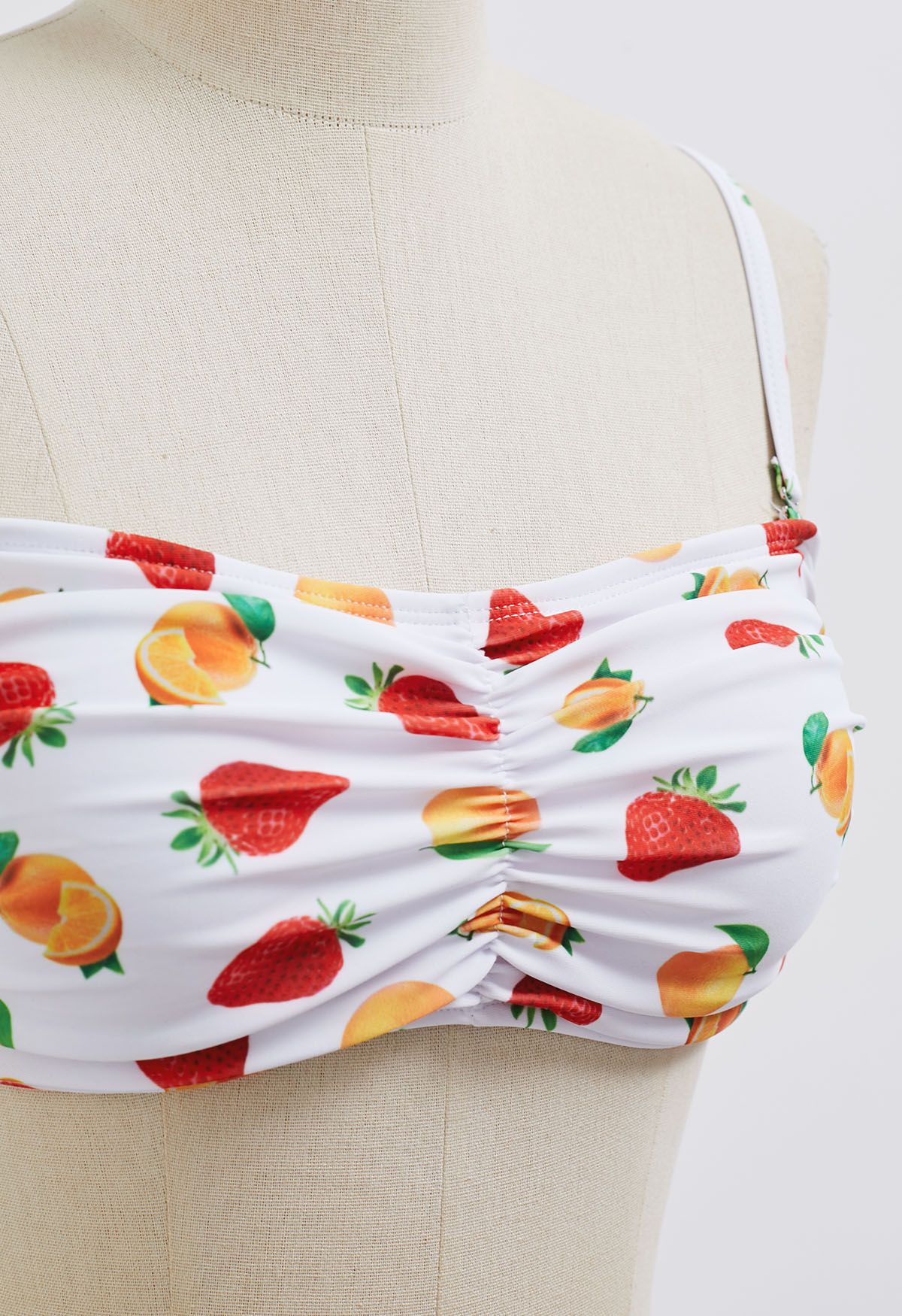 Ensemble bikini imprimé fruits en blanc