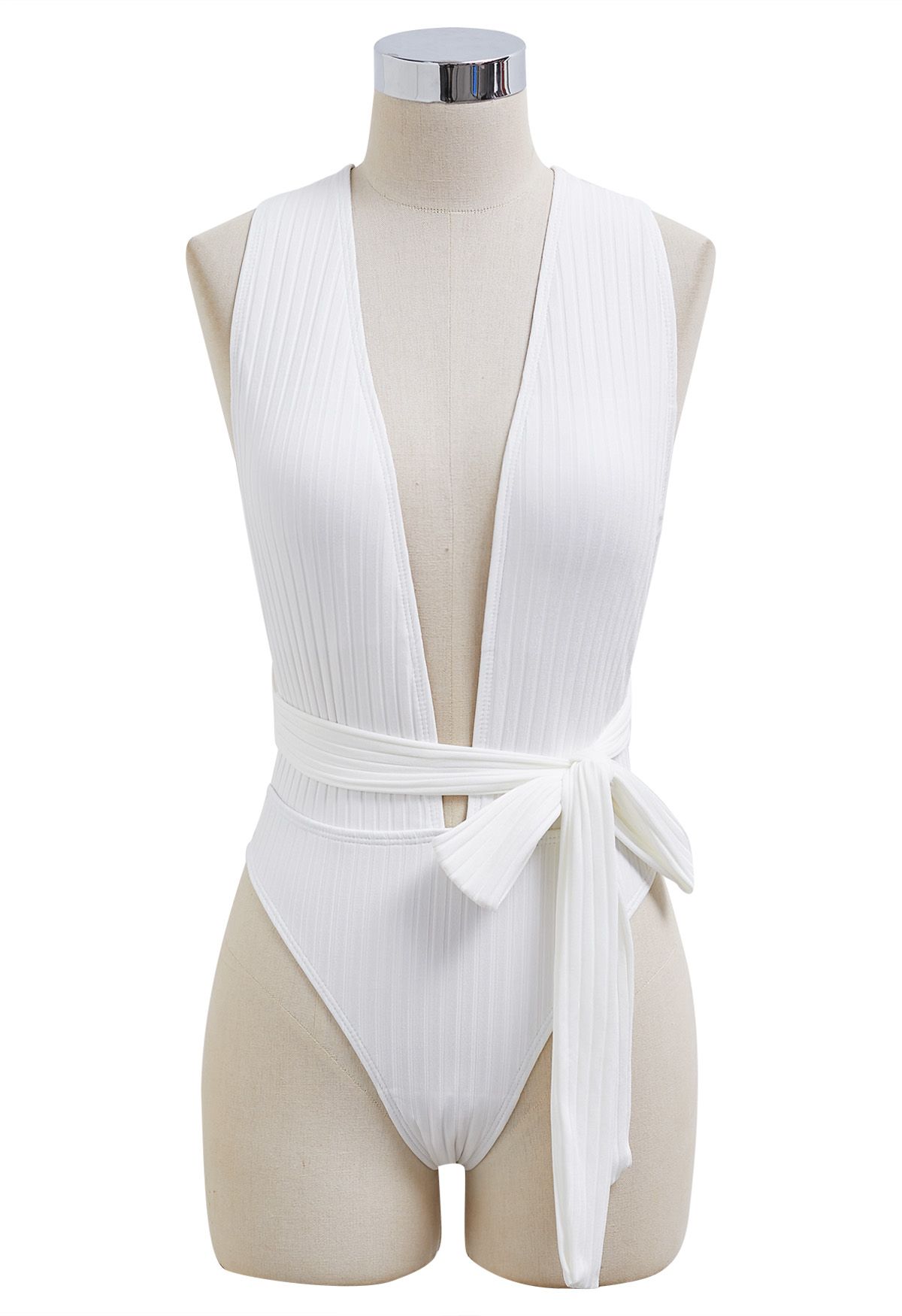 Ensemble maillot de bain à nouer et mini-jupe à texture rayée en blanc