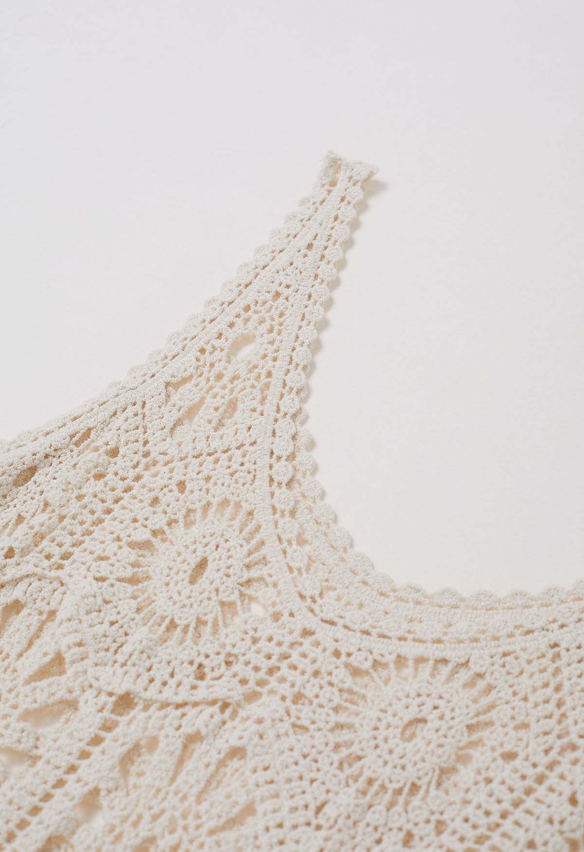 Robe cache-maillot bohème découpée au crochet en crème