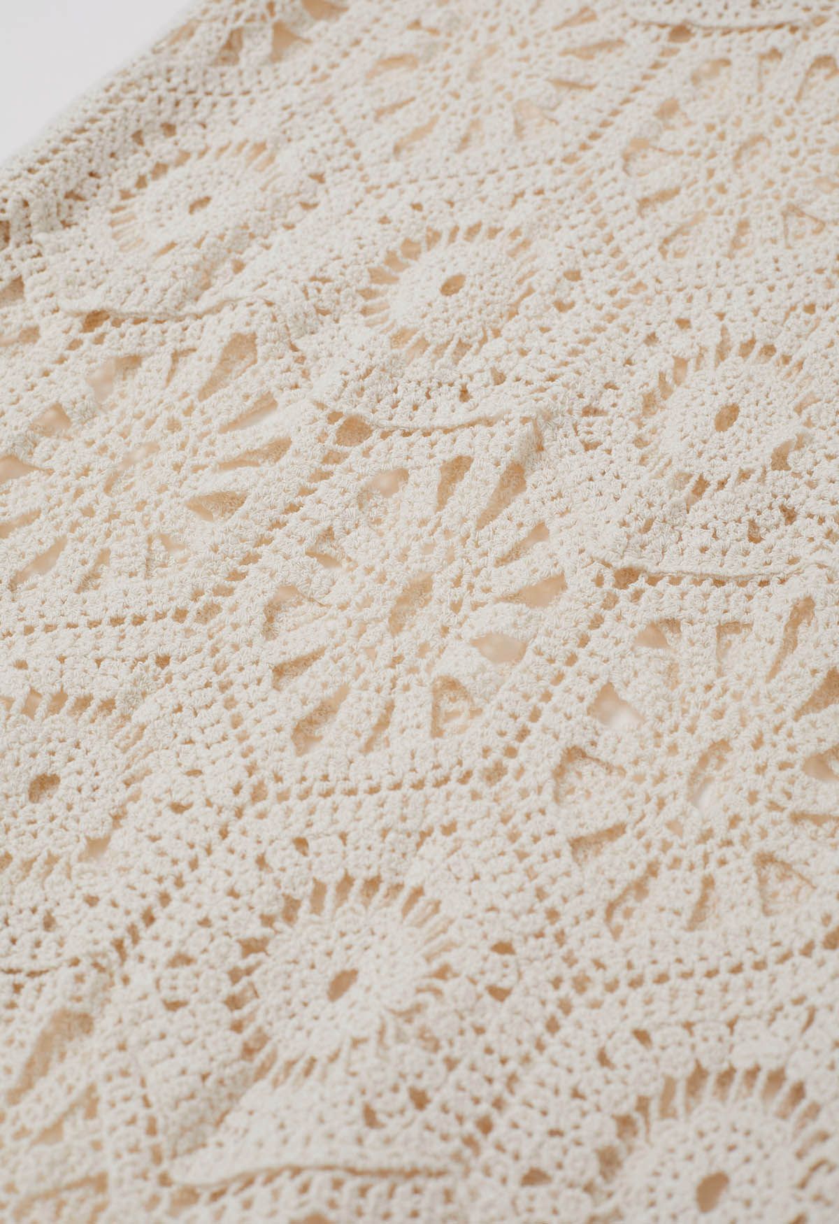 Robe cache-maillot bohème découpée au crochet en crème