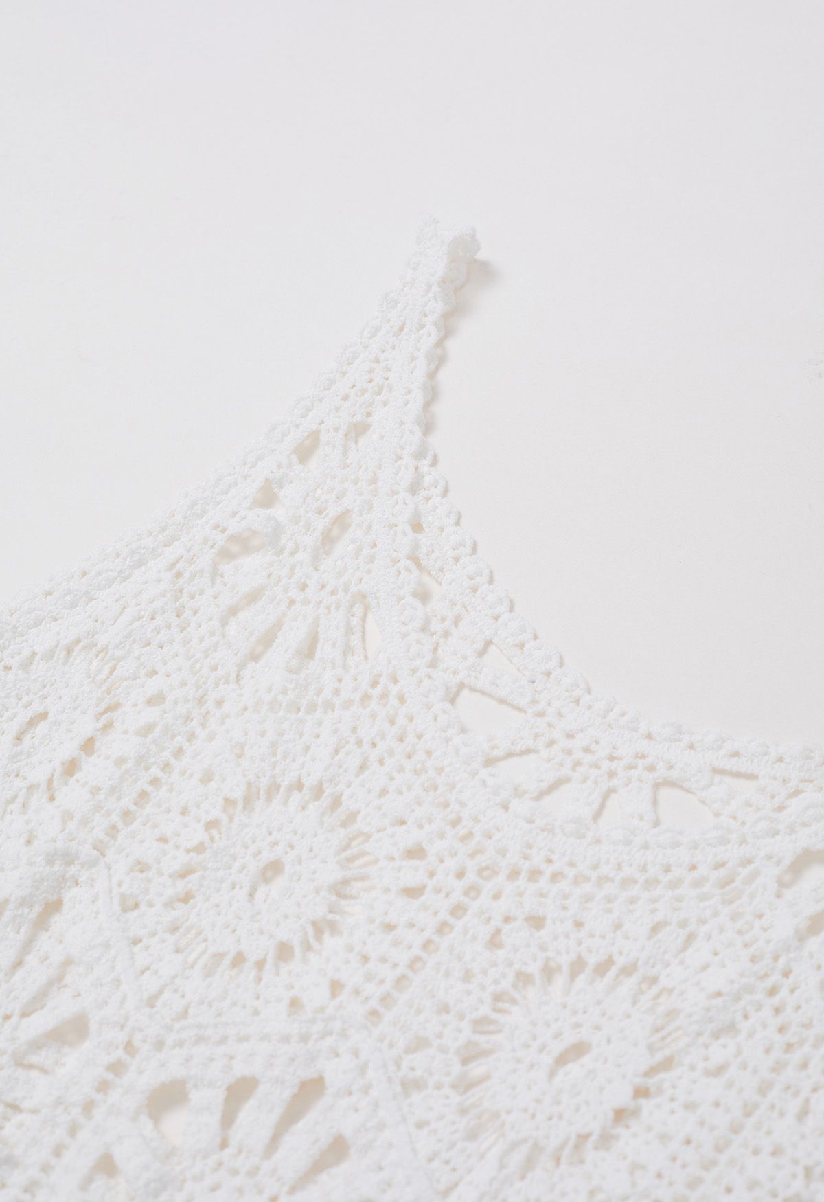 Robe cache-maillot bohème découpée au crochet en blanc