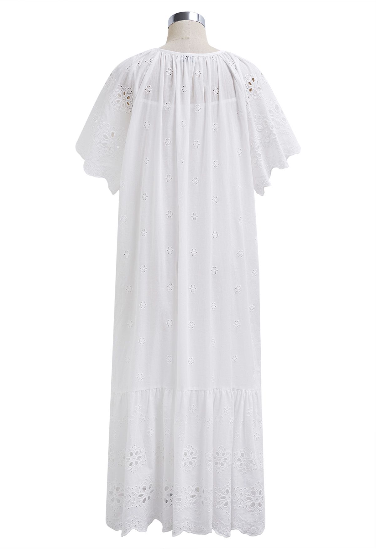 Robe Dolly à œillets et broderie florale à col en V en blanc