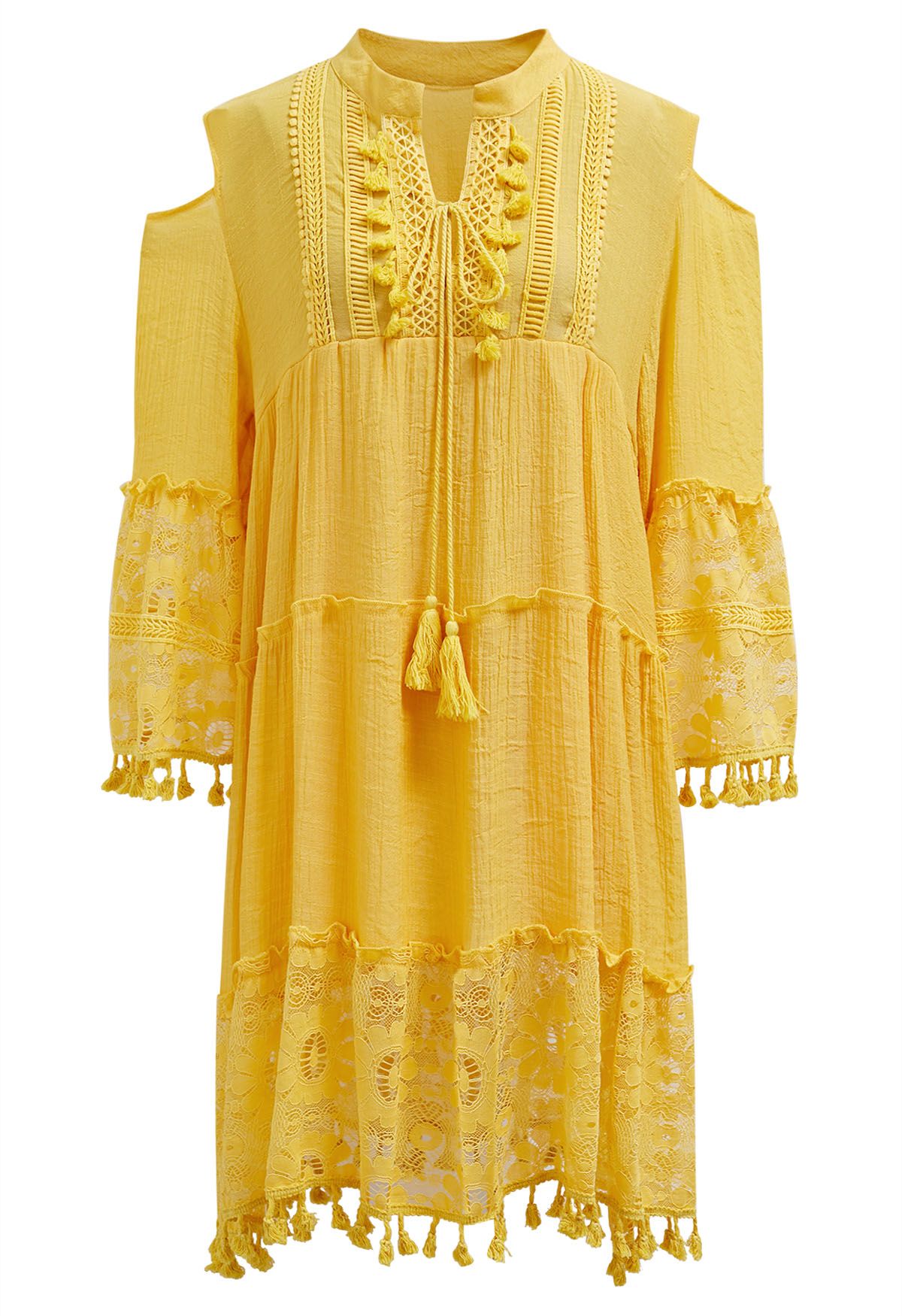 Robe Dolly à bordures en dentelle découpée et pompon en jaune