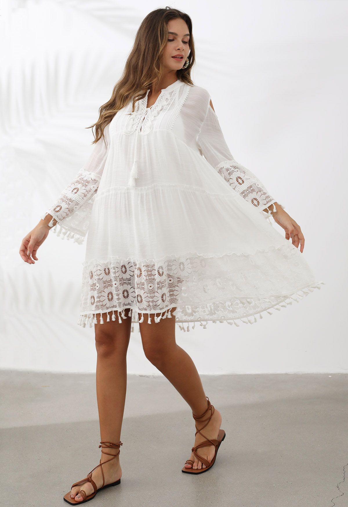 Robe Dolly à franges en dentelle découpée en blanc