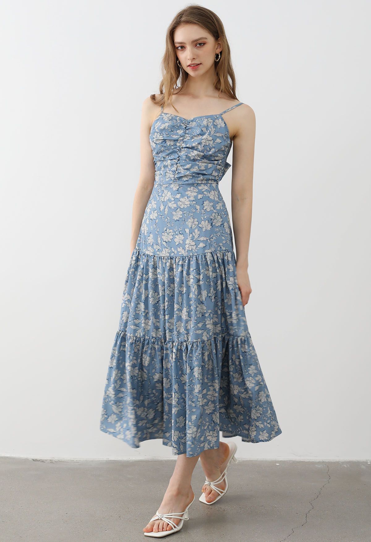 Robe caraco à imprimé floral et nœud papillon au dos en bleu