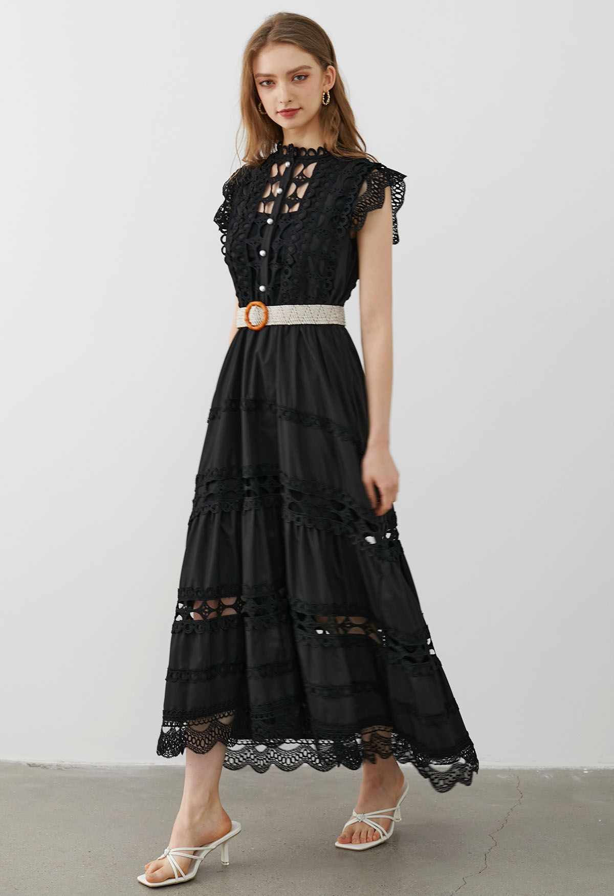 Robe longue nacrée sans manches avec découpes et ceinture en noir