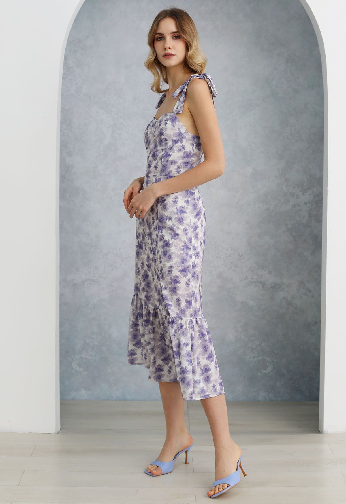 Robe midi fendue florale à épaules nouées en violet