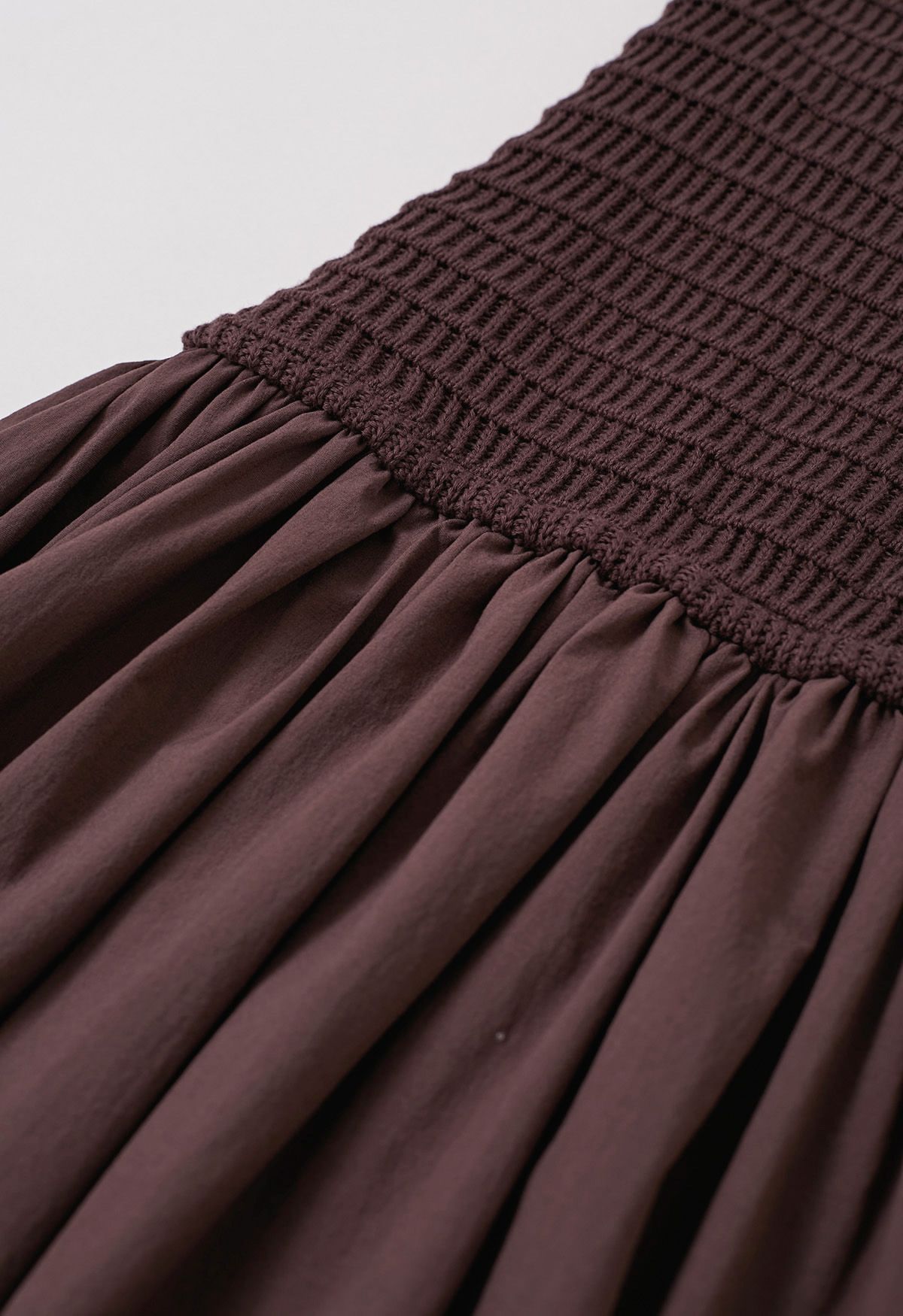 Robe épissée en tricot à lacets dans le dos en marron