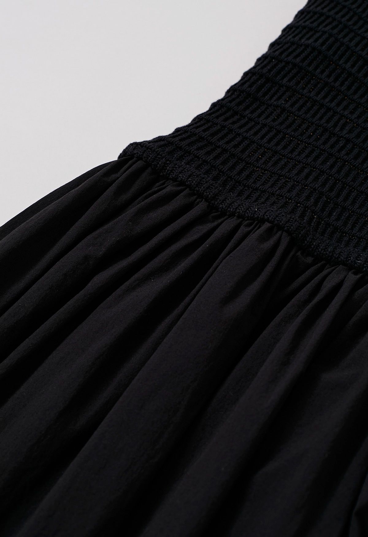 Robe épissée en tricot à lacets dans le dos en noir