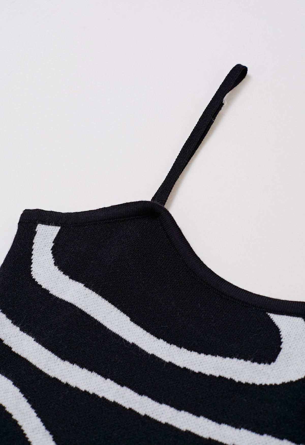 Robe caraco en tricot imprimé ondulé en noir