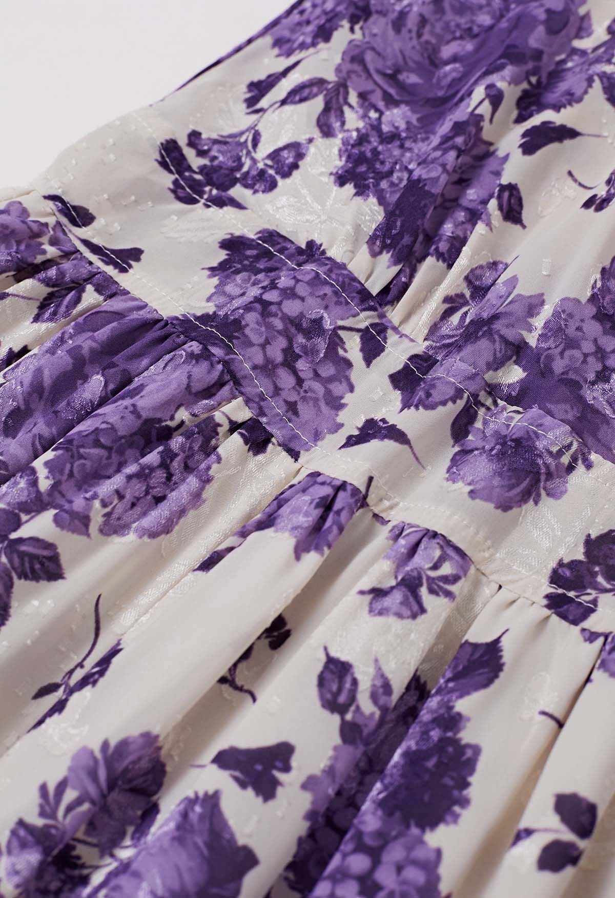 Robe portefeuille à volants en jacquard floral violet