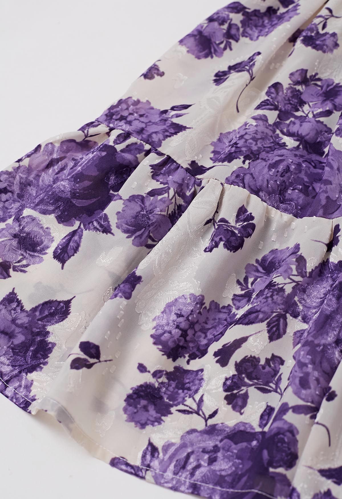 Robe portefeuille à volants en jacquard floral violet