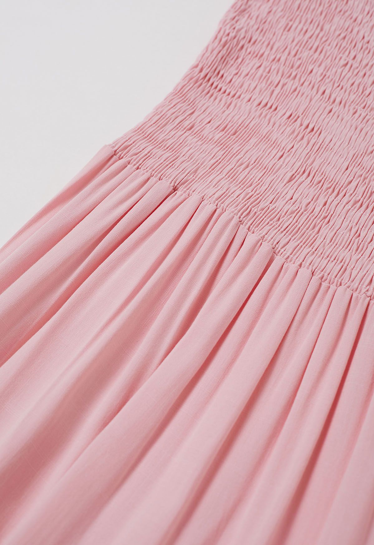 Robe longue froncée à épaules nouées flottantes en rose