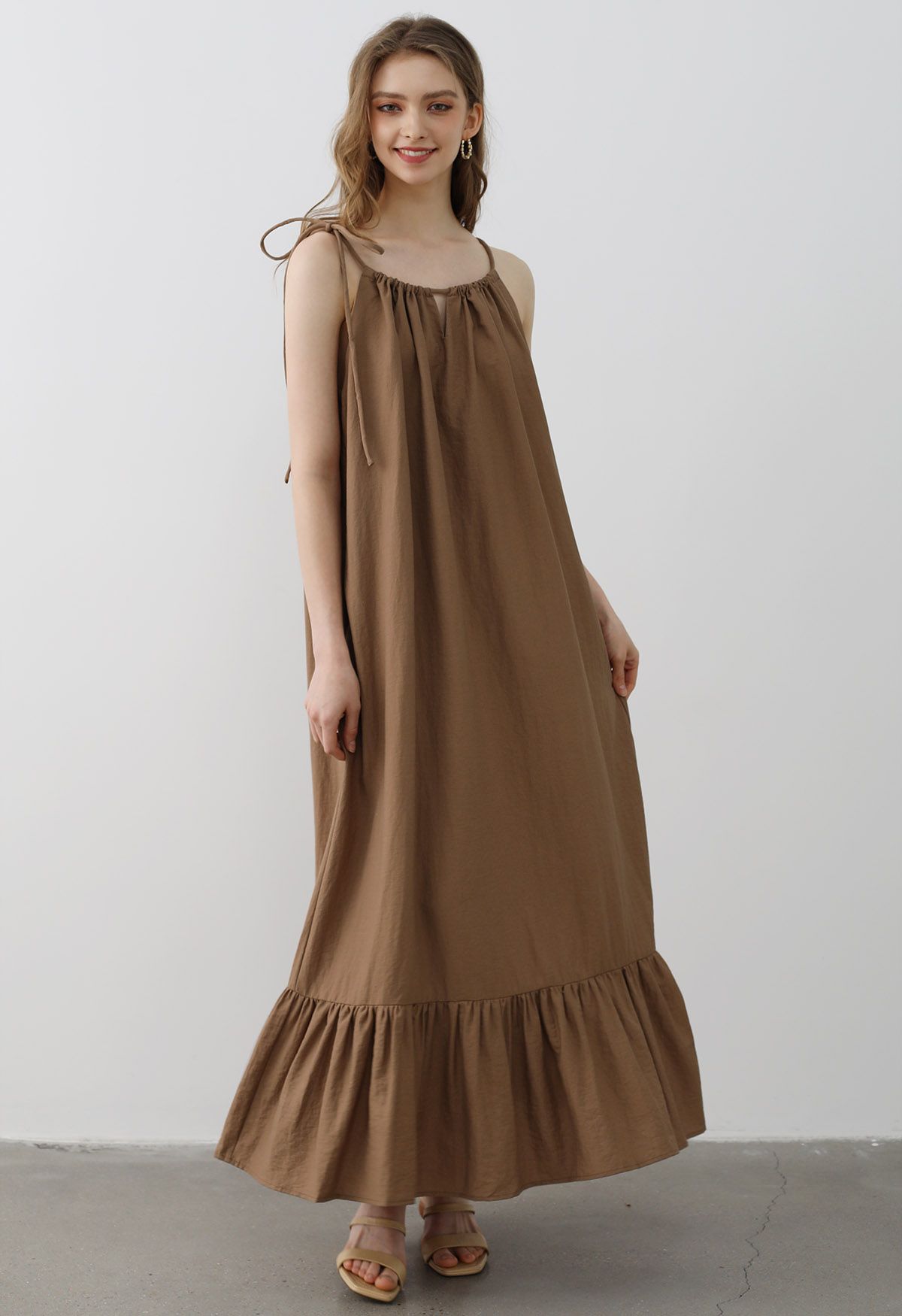 Robe longue à nouer dos nu et ourlet volanté en caramel