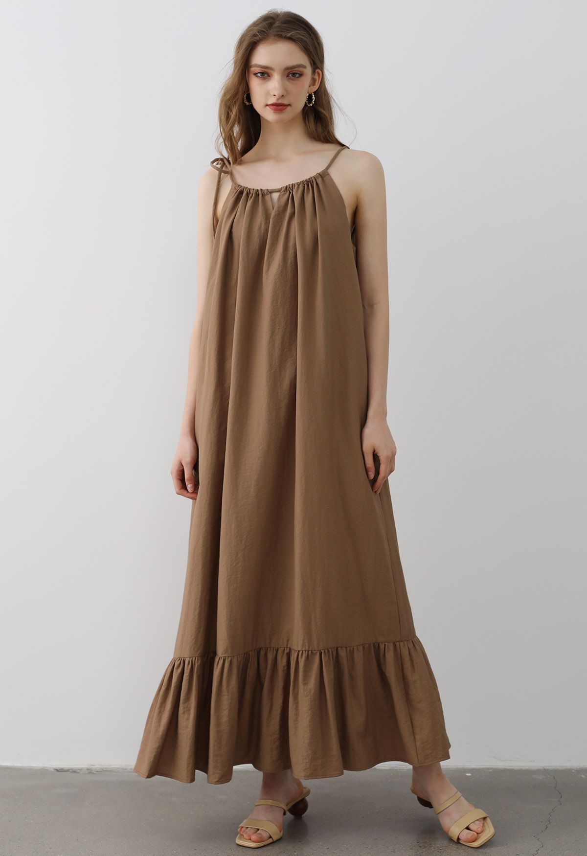 Robe longue à nouer dos nu et ourlet volanté en caramel