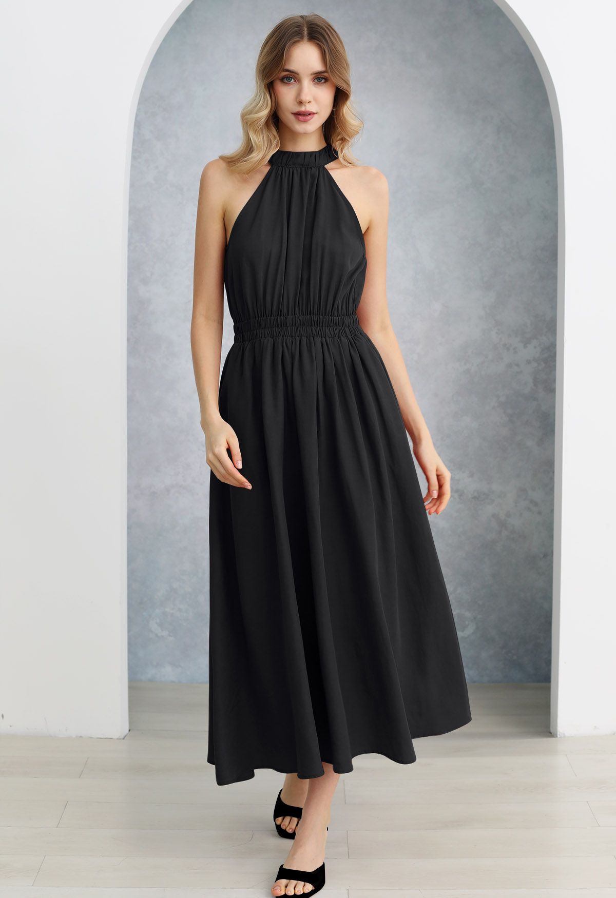 Robe longue dos nu avec nœud à nouer dans le dos en noir