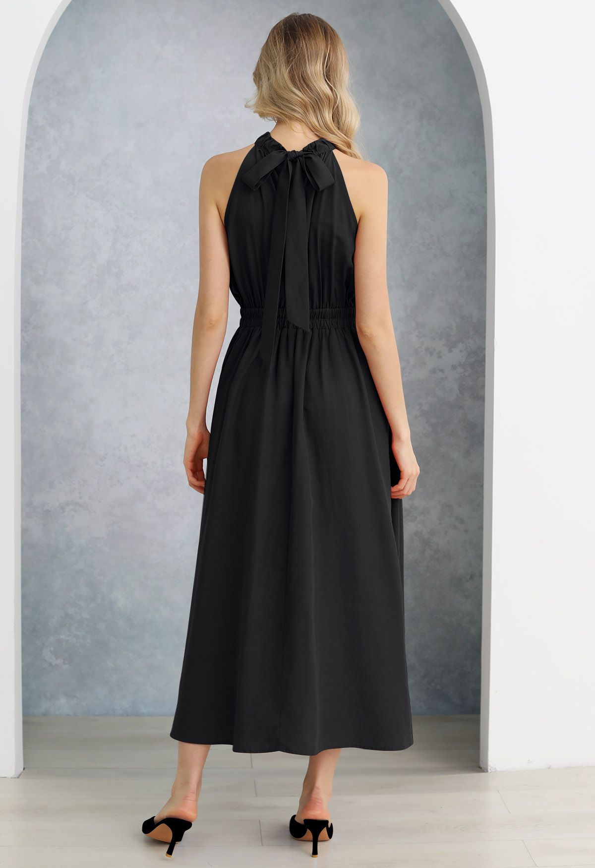 Robe longue dos nu avec nœud à nouer dans le dos en noir