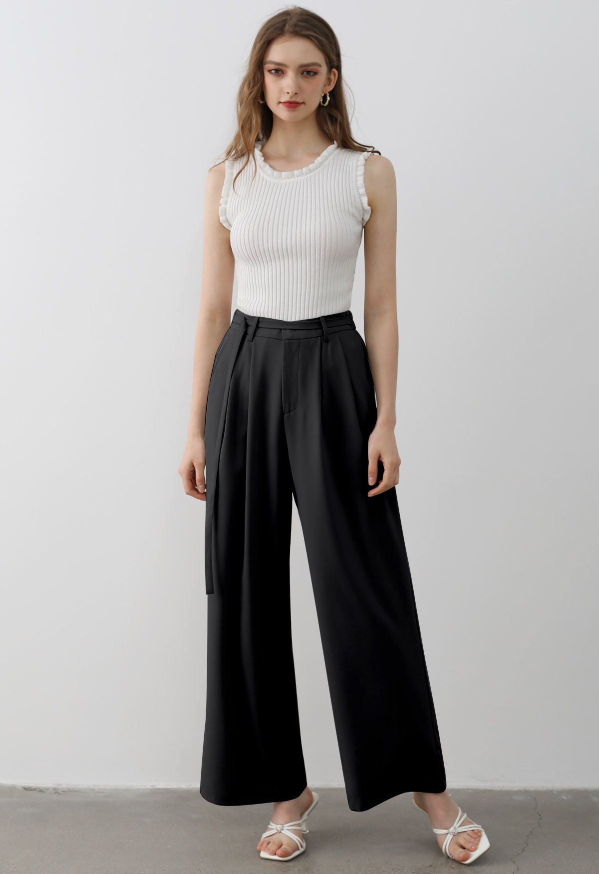 Pantalon Palazzo Plissé à Taille Ceinturée en Noir