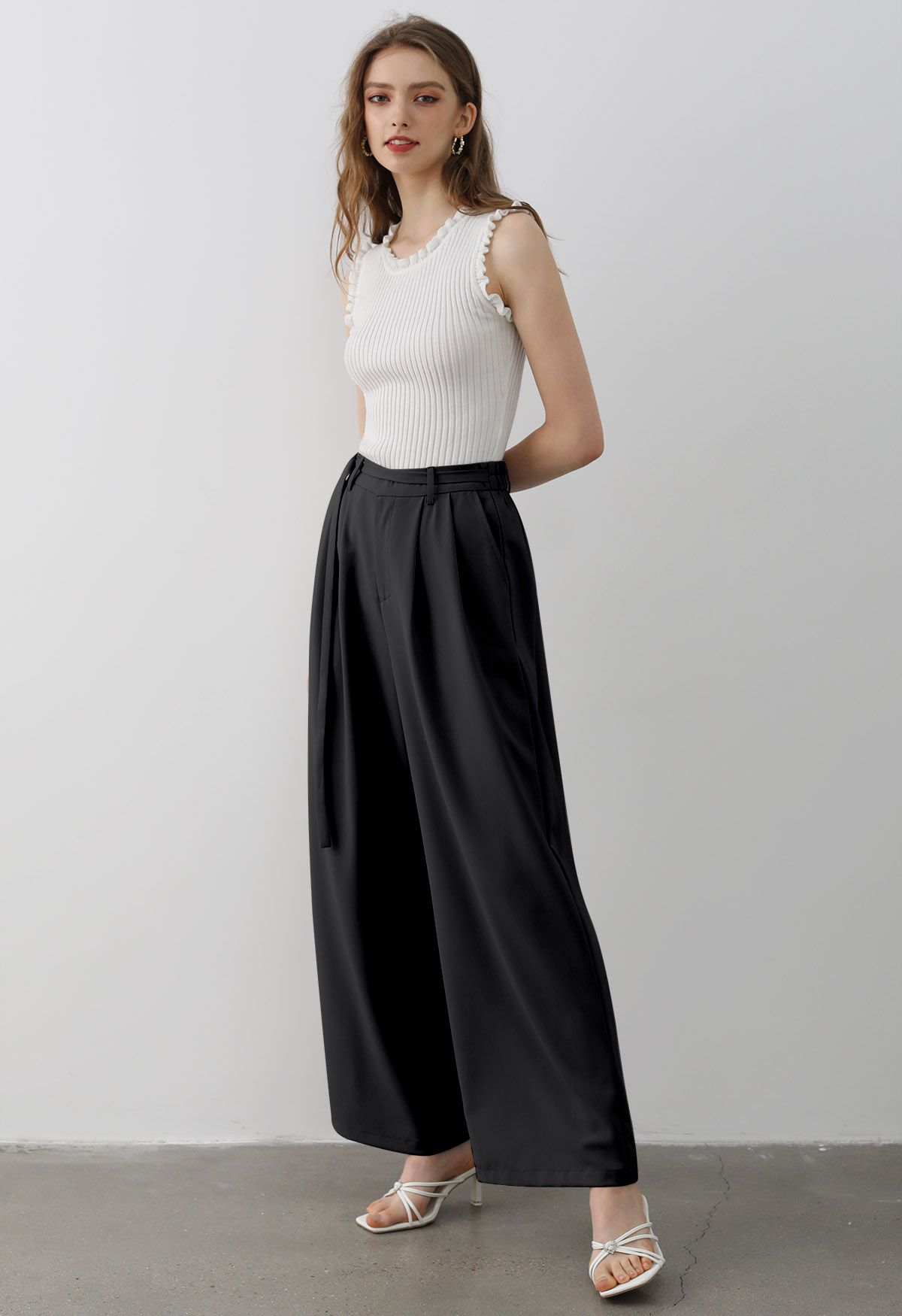 Pantalon Palazzo Plissé à Taille Ceinturée en Noir