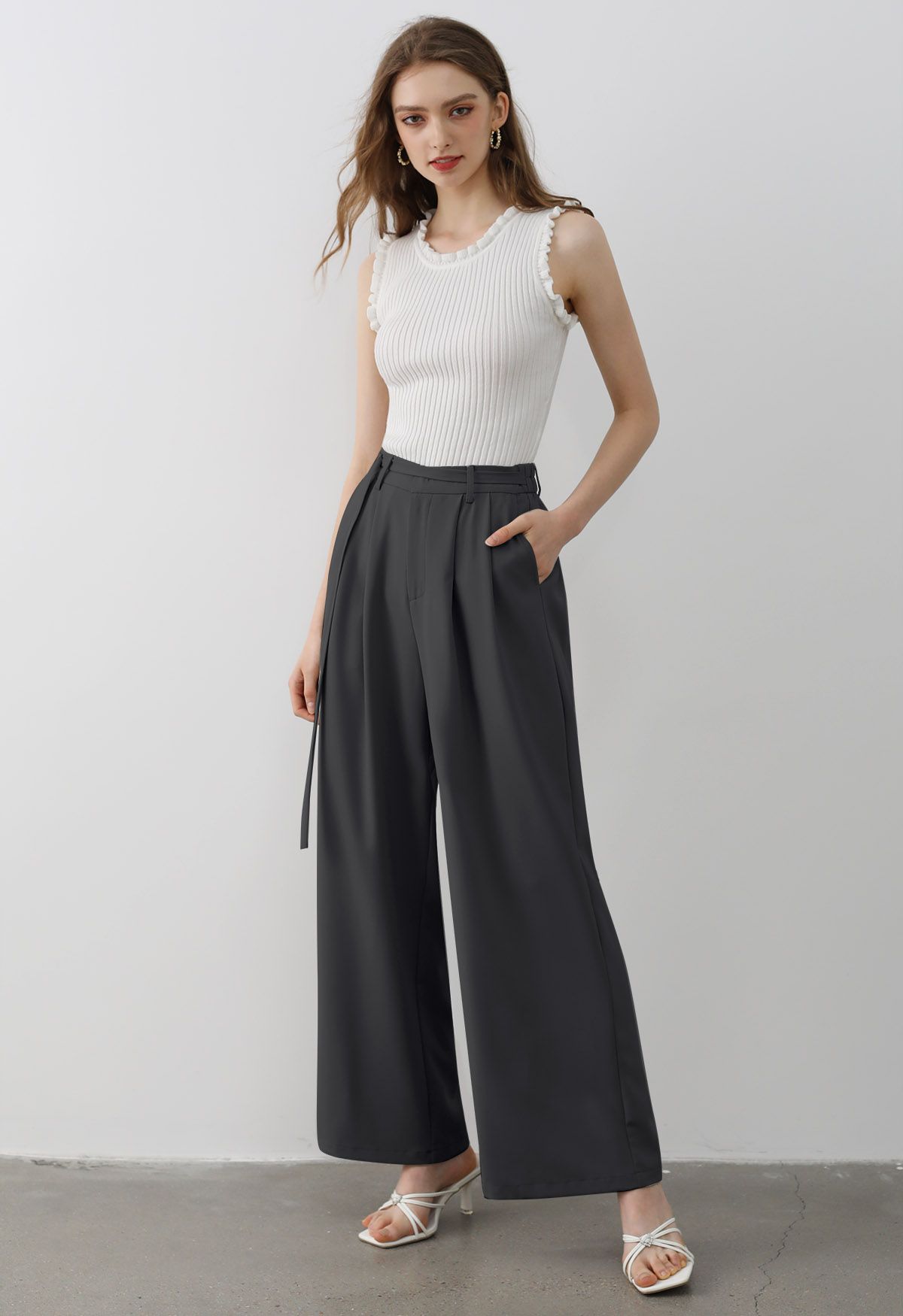 Pantalon Palazzo Plissé à Taille Ceinturée en Fumée