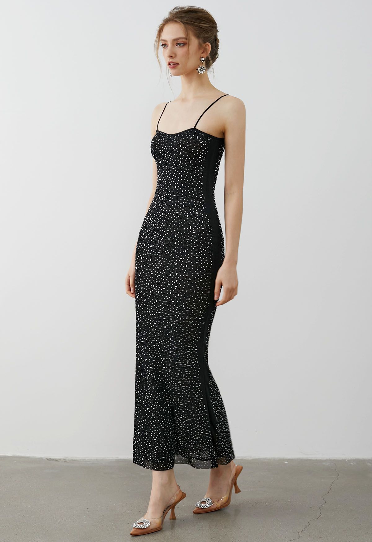 Robe longue moulante en maille ornée de strass en noir