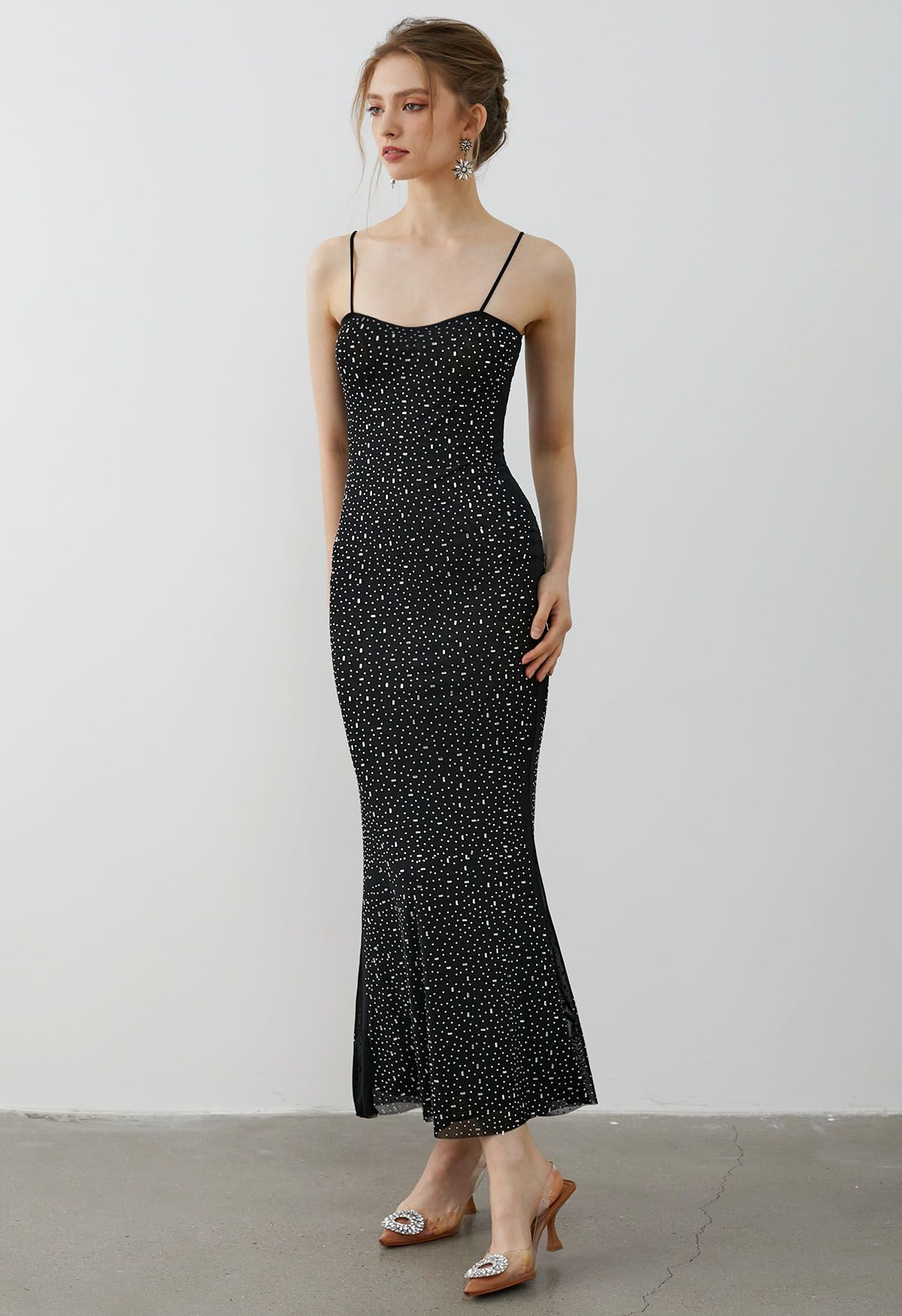 Robe longue moulante en maille ornée de strass en noir