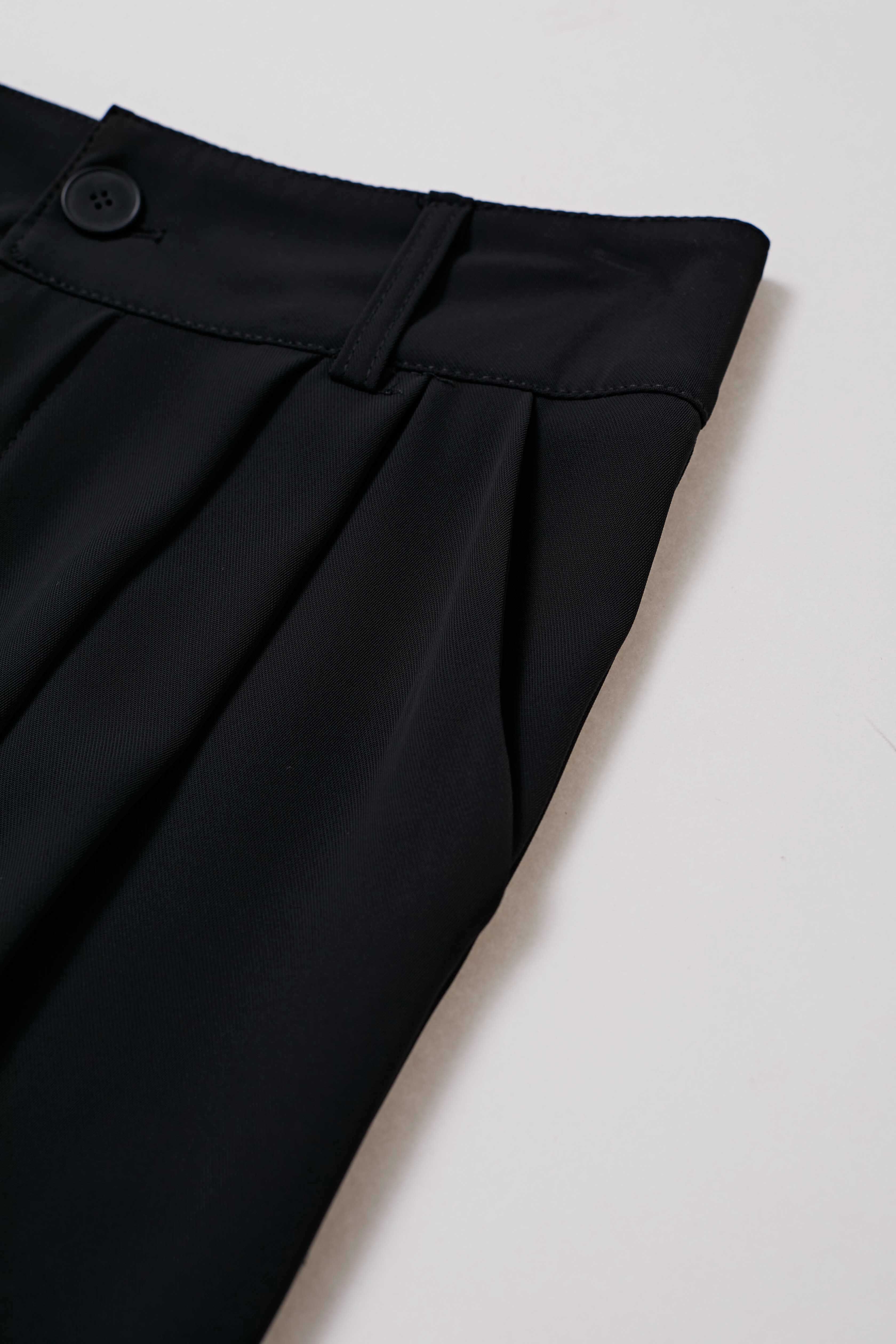 Pantalon droit taille haute en noir