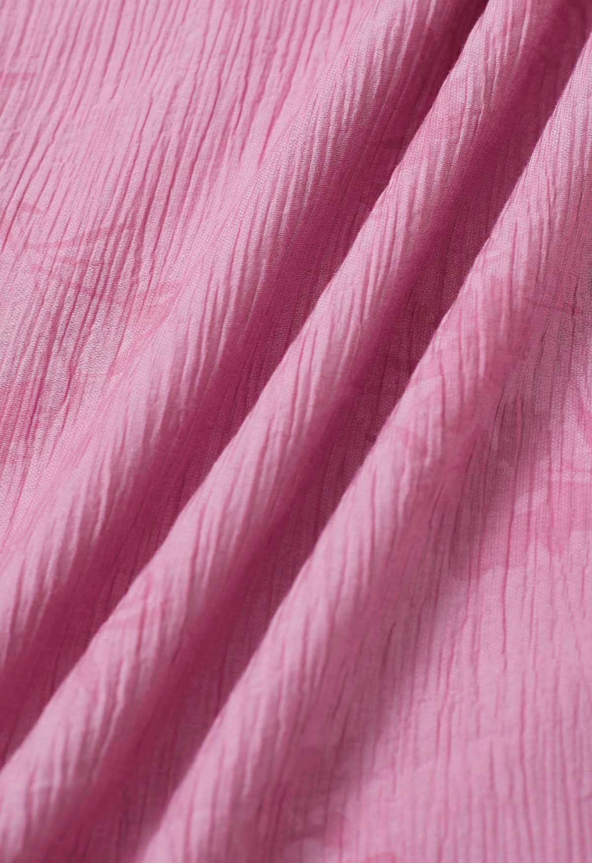 Robe mi-longue à col en V avec cordon de serrage et texture florale subtile en rose