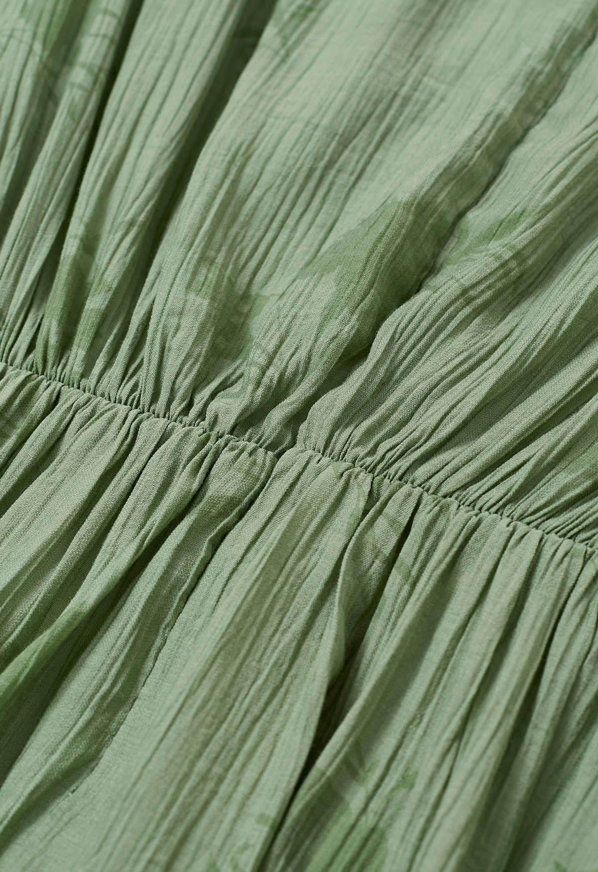 Robe mi-longue à col en V avec cordon de serrage et texture florale subtile en vert