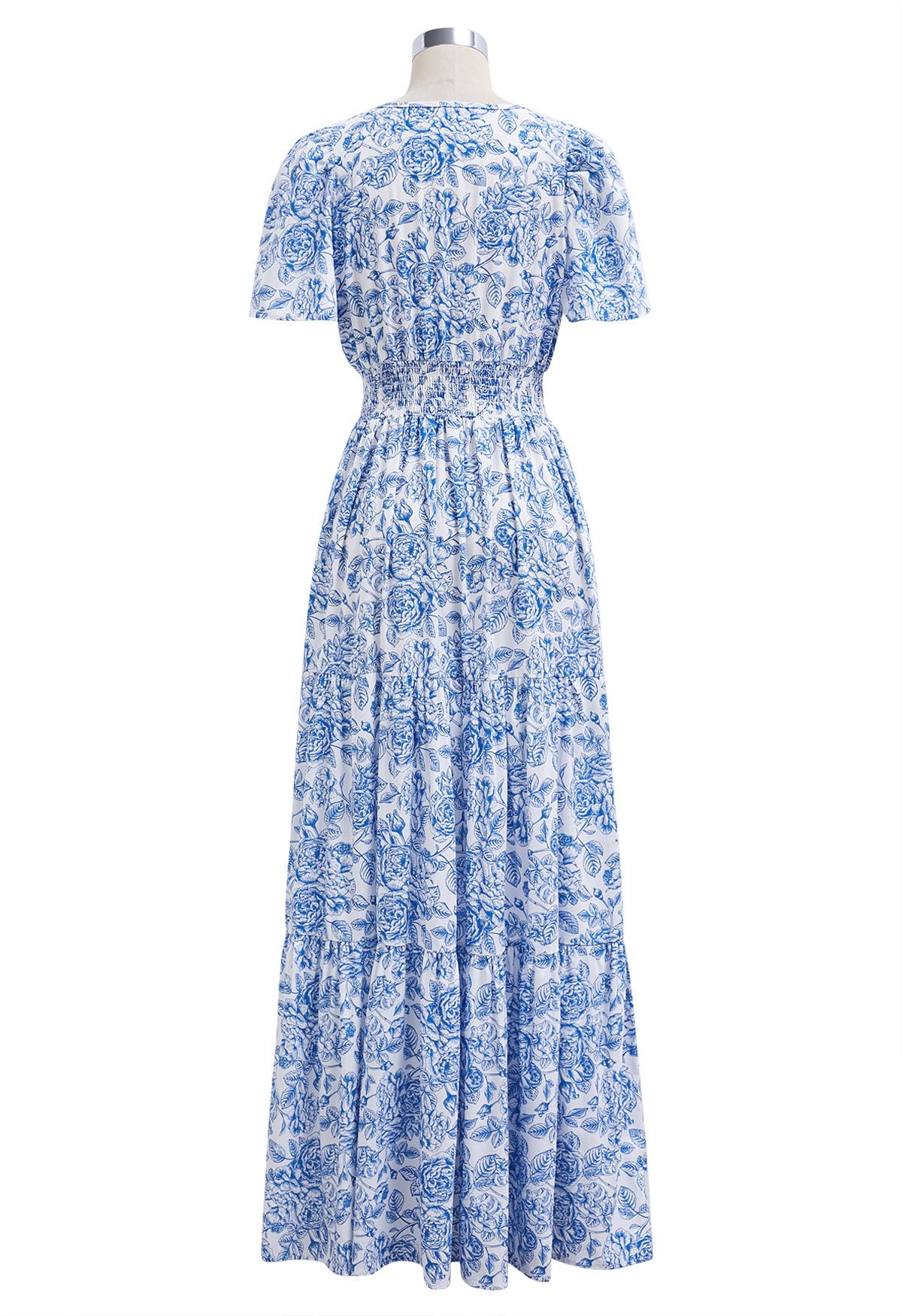 Robe longue imprimée de fleurs bleues exubérantes