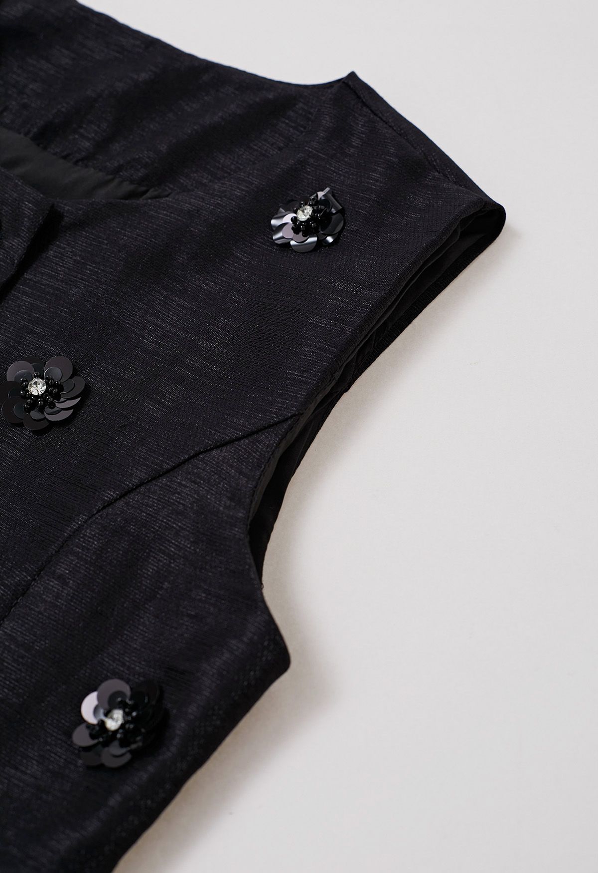 Ensemble gilet boutonné à paillettes et jupe plissée en noir